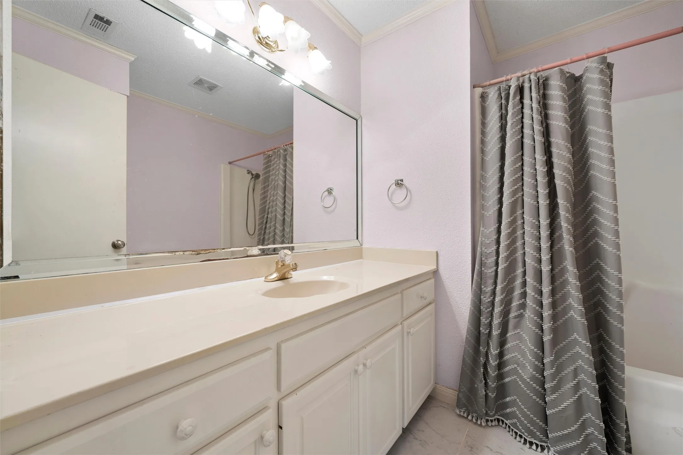 Single Family Residence For Sale in Mc Lennan County , 400 N Walnut Street, Waco, Texas 76705, 3 Bedroom, 2 Bathroom, 2 Garage spaces, 1,656 Sqft, built in 1978, mls#21394905, Real Estate Agent in Waco, Homes For Sale in Mc Lennan county, Homes For Sale in Waco, Realtor in Waco Texas, Real Estate Brokerage Independent Realty Texas, Luminita Cordes Realtor