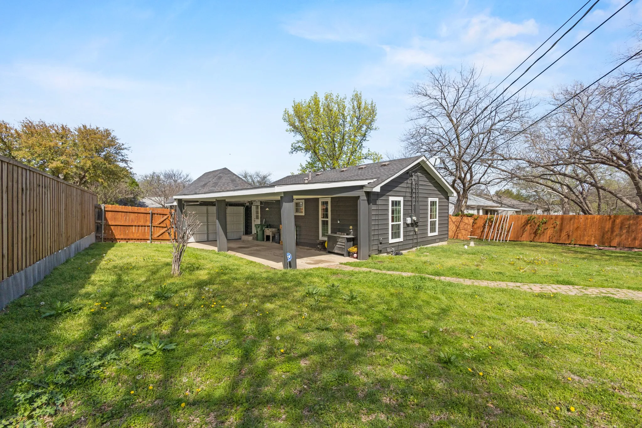 Single Family Residence For Sale in Tarrant County , 1509 Wynn Terrace, Arlington, Texas 76010, 3 Bedroom, 2 Bathroom, Garage spaces, 1,164 Sqft, built in 1953, mls#21397751, Real Estate Agent in Arlington, Homes For Sale in Tarrant county, Homes For Sale in Arlington, Realtor in Arlington Texas, Real Estate Brokerage Independent Realty Texas, Luminita Cordes Realtor