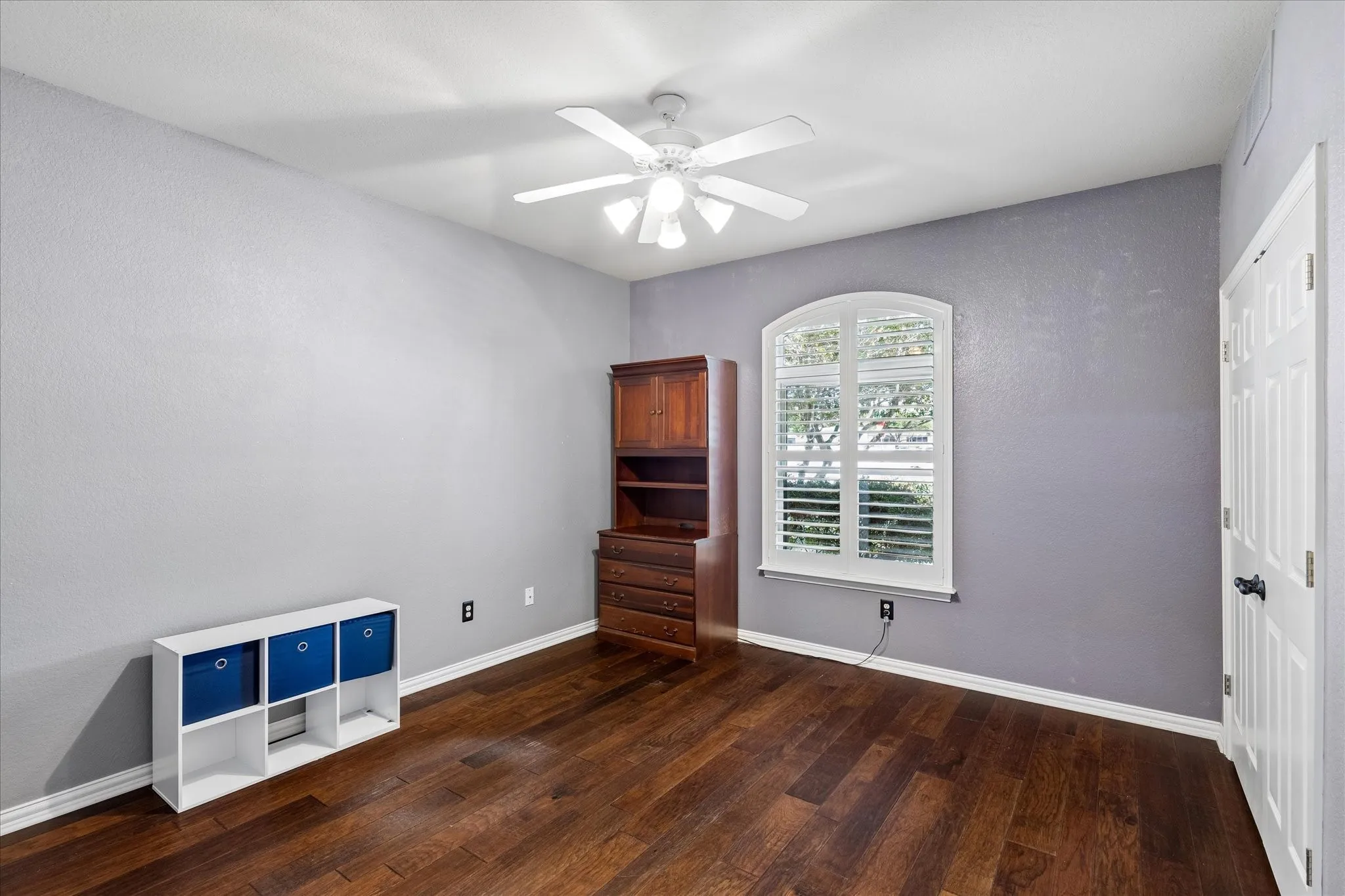 Single Family Residence For Sale in Denton County , 3800 Deer Forest Drive, Denton, Texas 76208, 5 Bedroom, 5 Bathroom, 3 Garage spaces, 2,952 Sqft, built in 1999, mls#21377719, Real Estate Agent in Denton, Homes For Sale in Denton county, Homes For Sale in Denton, Realtor in Denton Texas, Real Estate Brokerage Independent Realty Texas, Luminita Cordes Realtor