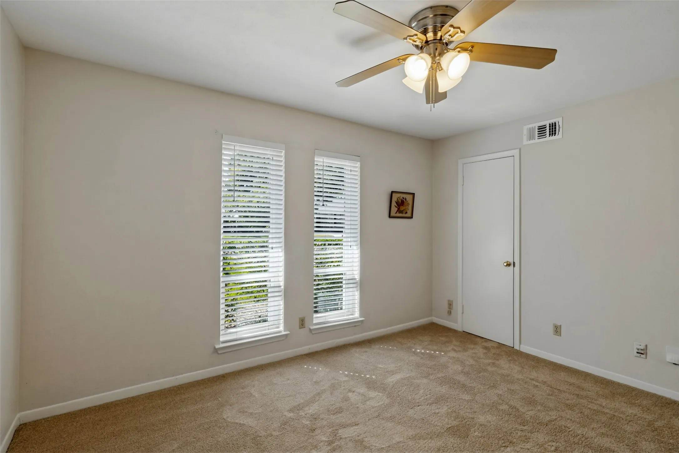 Single Family Residence For Sale in Dallas County , 7625 Woodstone Lane, Dallas, Texas 75248, 5 Bedroom, 3 Bathroom, 2 Garage spaces, 2,720 Sqft, built in 1965, mls#21397753, Real Estate Agent in Dallas, Homes For Sale in Dallas county, Homes For Sale in Dallas, Realtor in Dallas Texas, Real Estate Brokerage Independent Realty Texas, Luminita Cordes Realtor