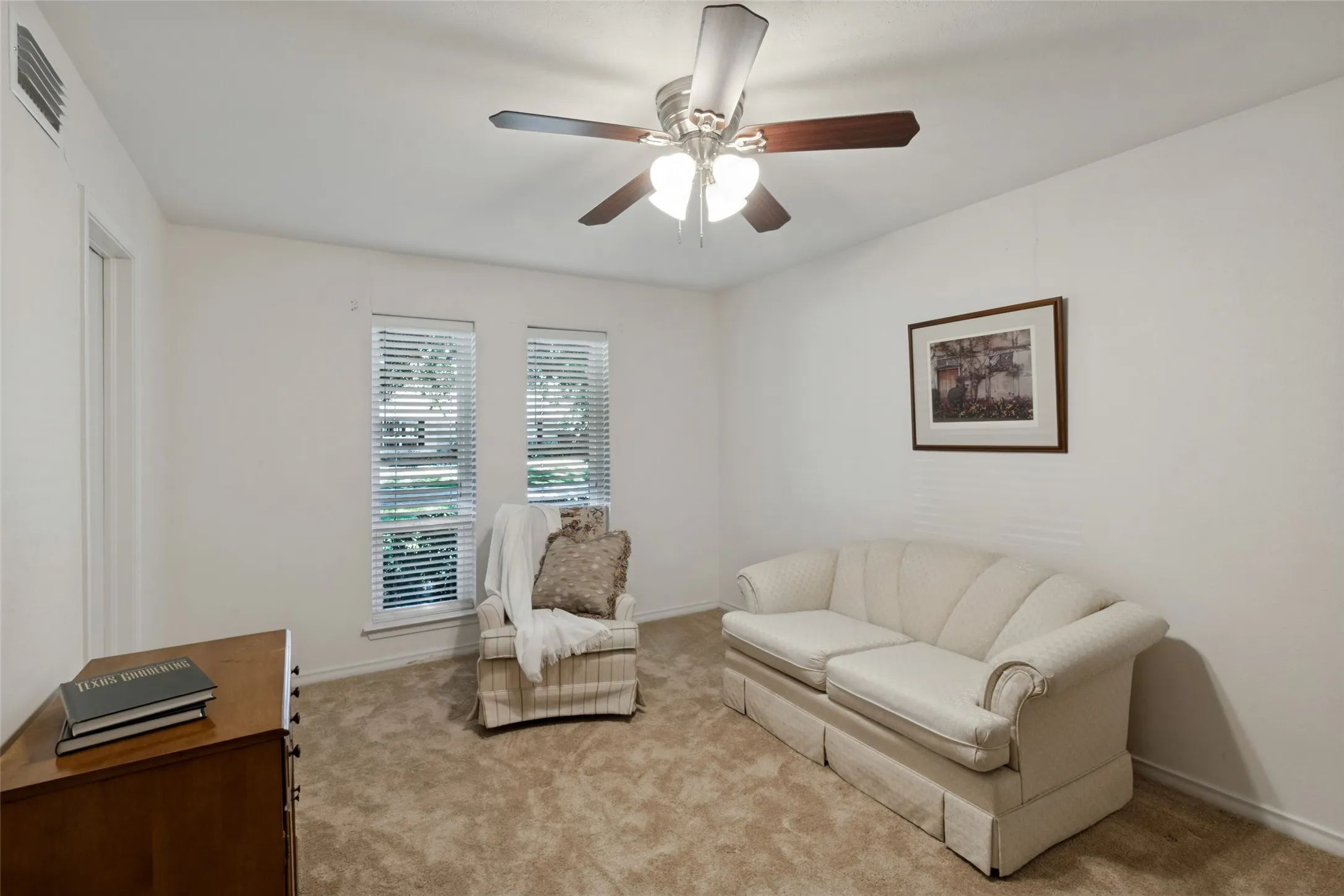 Single Family Residence For Sale in Dallas County , 7625 Woodstone Lane, Dallas, Texas 75248, 5 Bedroom, 3 Bathroom, 2 Garage spaces, 2,720 Sqft, built in 1965, mls#21397753, Real Estate Agent in Dallas, Homes For Sale in Dallas county, Homes For Sale in Dallas, Realtor in Dallas Texas, Real Estate Brokerage Independent Realty Texas, Luminita Cordes Realtor
