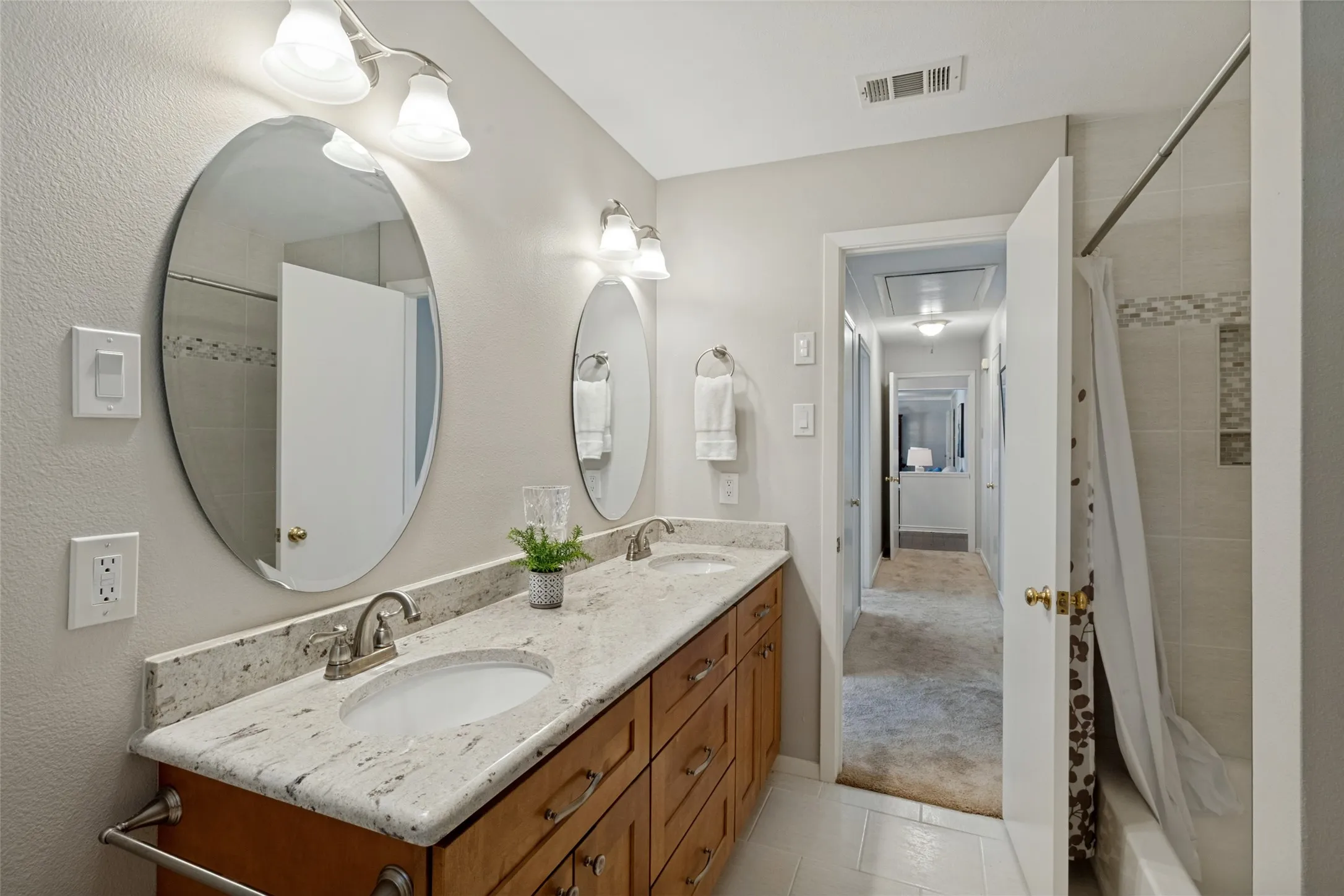 Single Family Residence For Sale in Dallas County , 7625 Woodstone Lane, Dallas, Texas 75248, 5 Bedroom, 3 Bathroom, 2 Garage spaces, 2,720 Sqft, built in 1965, mls#21397753, Real Estate Agent in Dallas, Homes For Sale in Dallas county, Homes For Sale in Dallas, Realtor in Dallas Texas, Real Estate Brokerage Independent Realty Texas, Luminita Cordes Realtor