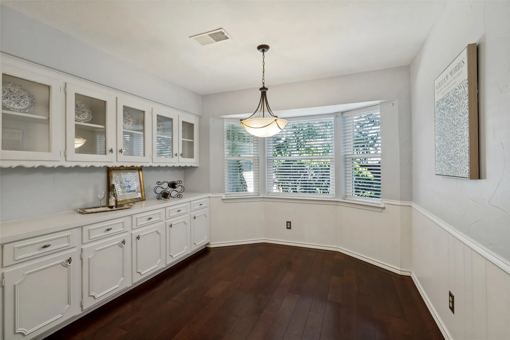 Single Family Residence For Sale in Dallas County , 7625 Woodstone Lane, Dallas, Texas 75248, 5 Bedroom, 3 Bathroom, 2 Garage spaces, 2,720 Sqft, built in 1965, mls#21397753, Real Estate Agent in Dallas, Homes For Sale in Dallas county, Homes For Sale in Dallas, Realtor in Dallas Texas, Real Estate Brokerage Independent Realty Texas, Luminita Cordes Realtor