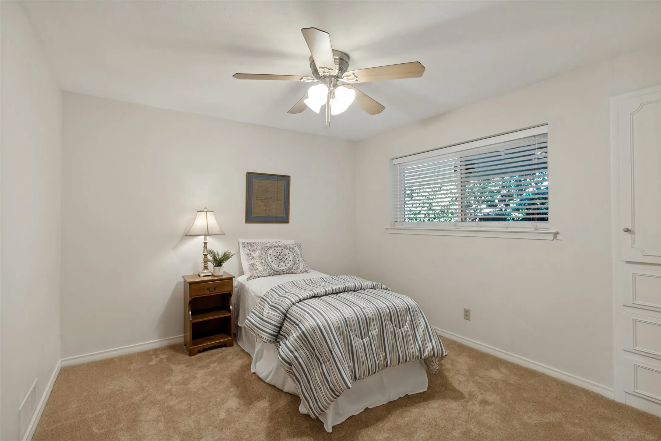 Single Family Residence For Sale in Dallas County , 7625 Woodstone Lane, Dallas, Texas 75248, 5 Bedroom, 3 Bathroom, 2 Garage spaces, 2,720 Sqft, built in 1965, mls#21397753, Real Estate Agent in Dallas, Homes For Sale in Dallas county, Homes For Sale in Dallas, Realtor in Dallas Texas, Real Estate Brokerage Independent Realty Texas, Luminita Cordes Realtor