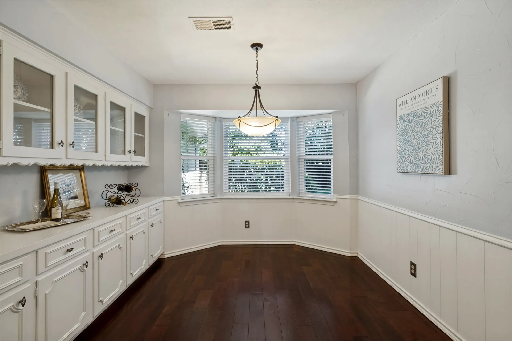 Single Family Residence For Sale in Dallas County , 7625 Woodstone Lane, Dallas, Texas 75248, 5 Bedroom, 3 Bathroom, 2 Garage spaces, 2,720 Sqft, built in 1965, mls#21397753, Real Estate Agent in Dallas, Homes For Sale in Dallas county, Homes For Sale in Dallas, Realtor in Dallas Texas, Real Estate Brokerage Independent Realty Texas, Luminita Cordes Realtor