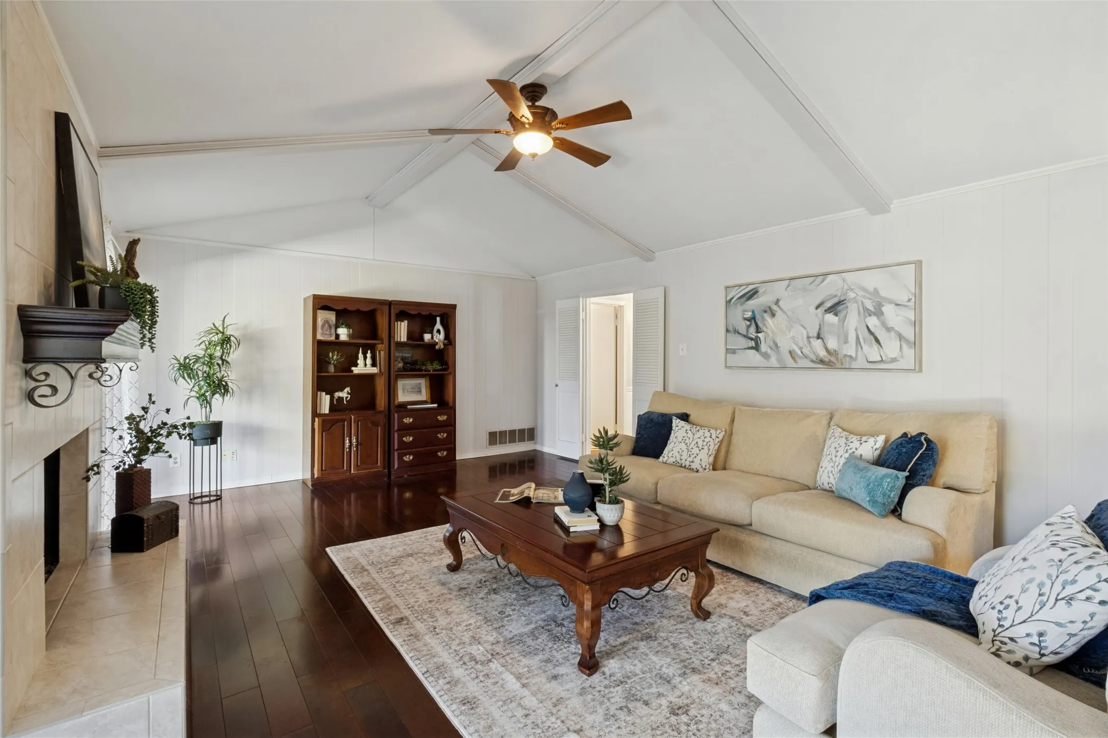 Single Family Residence For Sale in Dallas County , 7625 Woodstone Lane, Dallas, Texas 75248, 5 Bedroom, 3 Bathroom, 2 Garage spaces, 2,720 Sqft, built in 1965, mls#21397753, Real Estate Agent in Dallas, Homes For Sale in Dallas county, Homes For Sale in Dallas, Realtor in Dallas Texas, Real Estate Brokerage Independent Realty Texas, Luminita Cordes Realtor