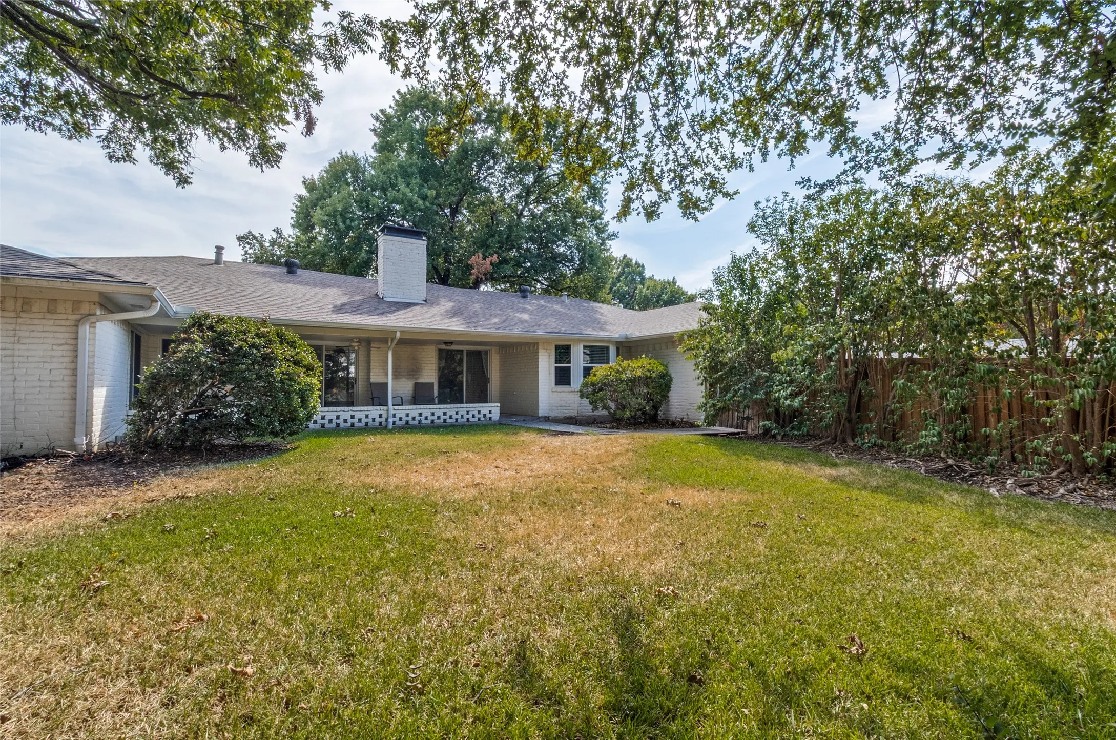 Single Family Residence For Sale in Dallas County , 7625 Woodstone Lane, Dallas, Texas 75248, 5 Bedroom, 3 Bathroom, 2 Garage spaces, 2,720 Sqft, built in 1965, mls#21397753, Real Estate Agent in Dallas, Homes For Sale in Dallas county, Homes For Sale in Dallas, Realtor in Dallas Texas, Real Estate Brokerage Independent Realty Texas, Luminita Cordes Realtor