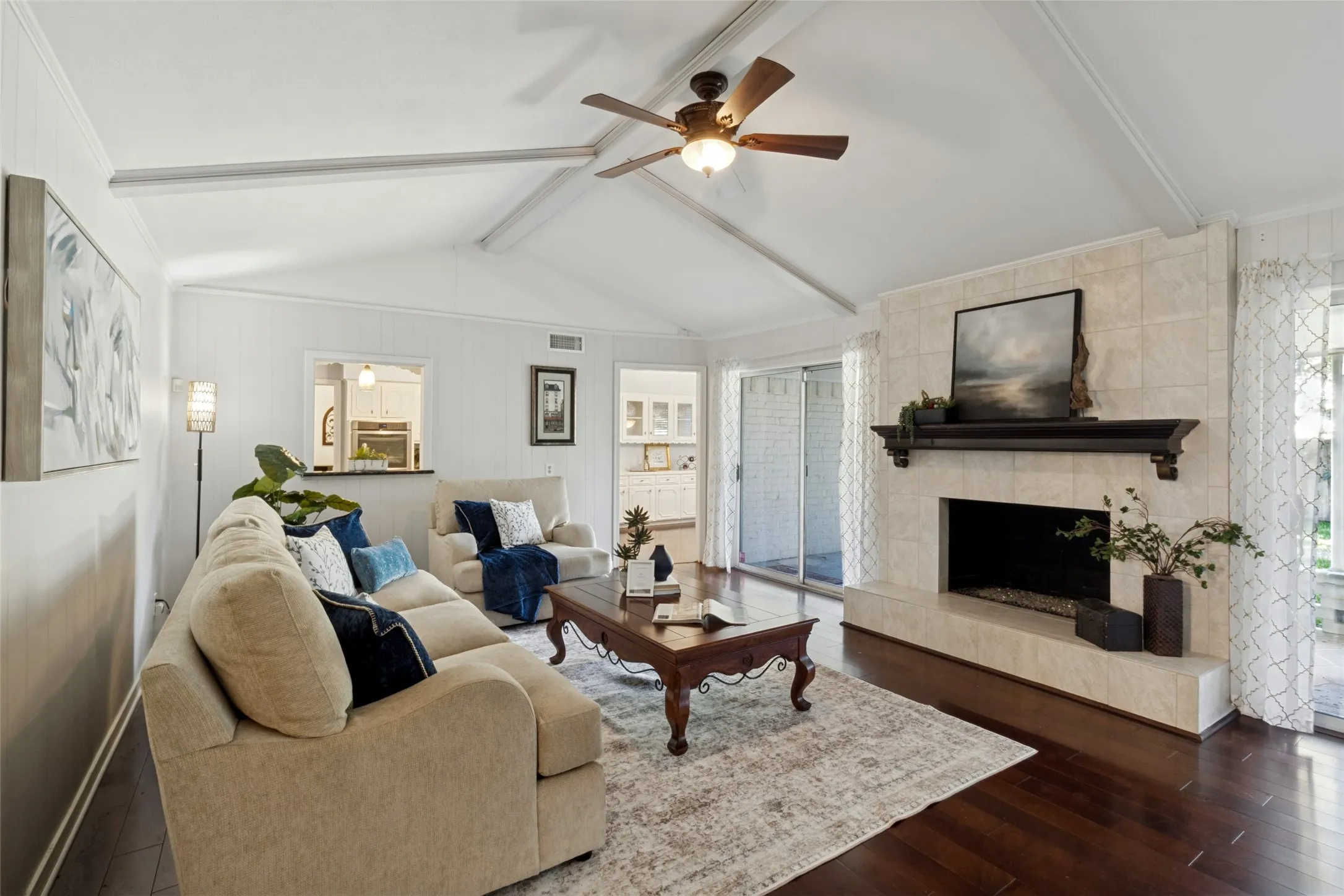 Single Family Residence For Sale in Dallas County , 7625 Woodstone Lane, Dallas, Texas 75248, 5 Bedroom, 3 Bathroom, 2 Garage spaces, 2,720 Sqft, built in 1965, mls#21397753, Real Estate Agent in Dallas, Homes For Sale in Dallas county, Homes For Sale in Dallas, Realtor in Dallas Texas, Real Estate Brokerage Independent Realty Texas, Luminita Cordes Realtor