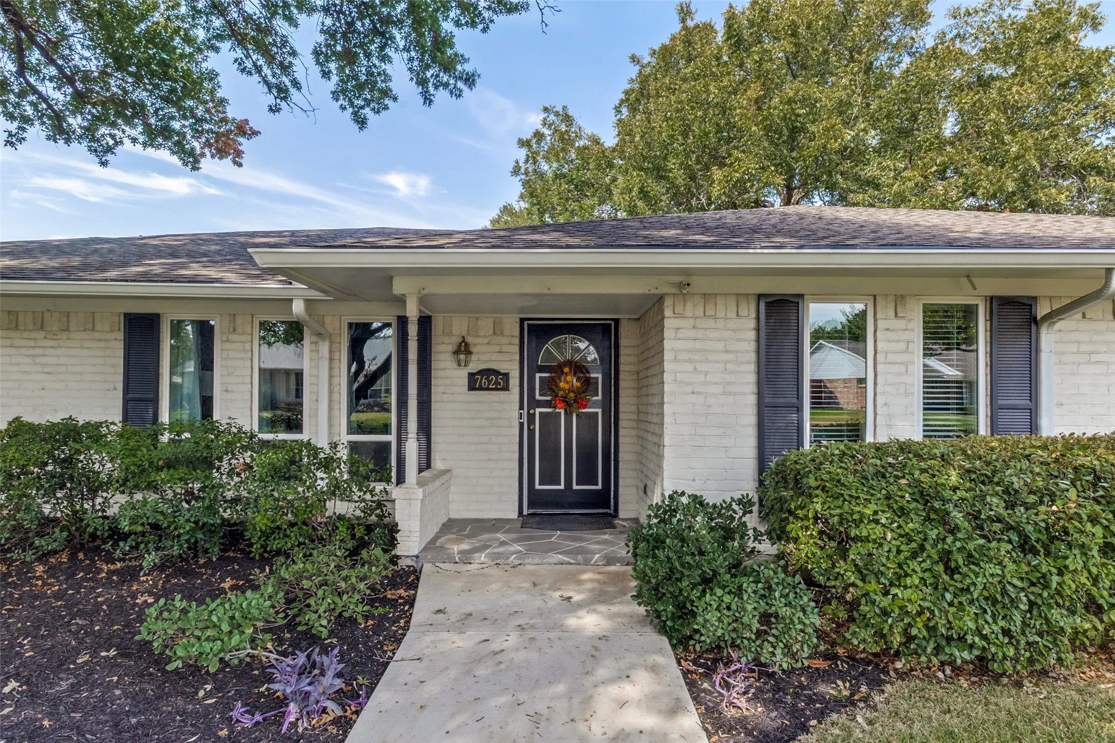 Single Family Residence For Sale in Dallas County , 7625 Woodstone Lane, Dallas, Texas 75248, 5 Bedroom, 3 Bathroom, 2 Garage spaces, 2,720 Sqft, built in 1965, mls#21397753, Real Estate Agent in Dallas, Homes For Sale in Dallas county, Homes For Sale in Dallas, Realtor in Dallas Texas, Real Estate Brokerage Independent Realty Texas, Luminita Cordes Realtor