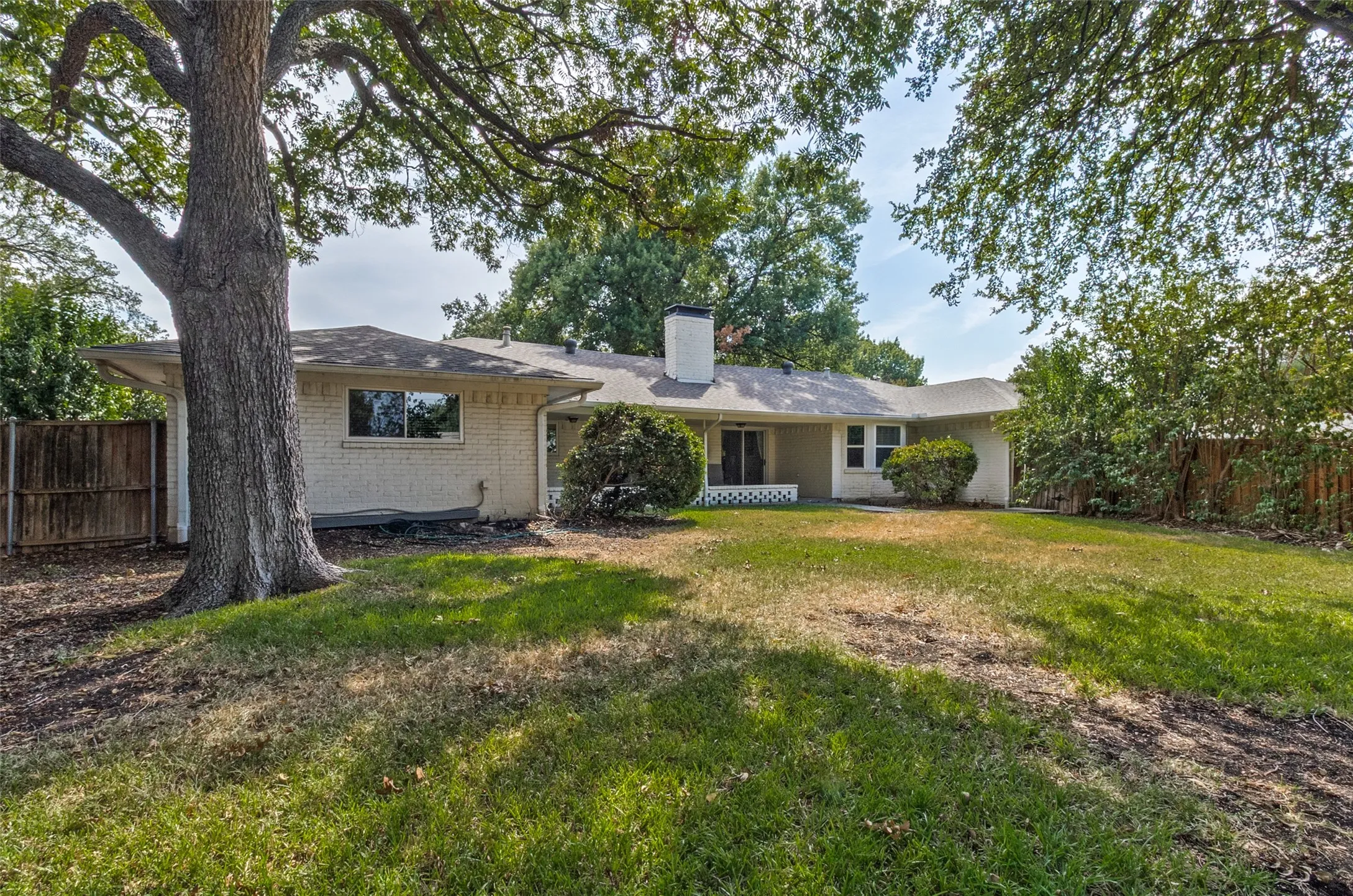 Single Family Residence For Sale in Dallas County , 7625 Woodstone Lane, Dallas, Texas 75248, 5 Bedroom, 3 Bathroom, 2 Garage spaces, 2,720 Sqft, built in 1965, mls#21397753, Real Estate Agent in Dallas, Homes For Sale in Dallas county, Homes For Sale in Dallas, Realtor in Dallas Texas, Real Estate Brokerage Independent Realty Texas, Luminita Cordes Realtor