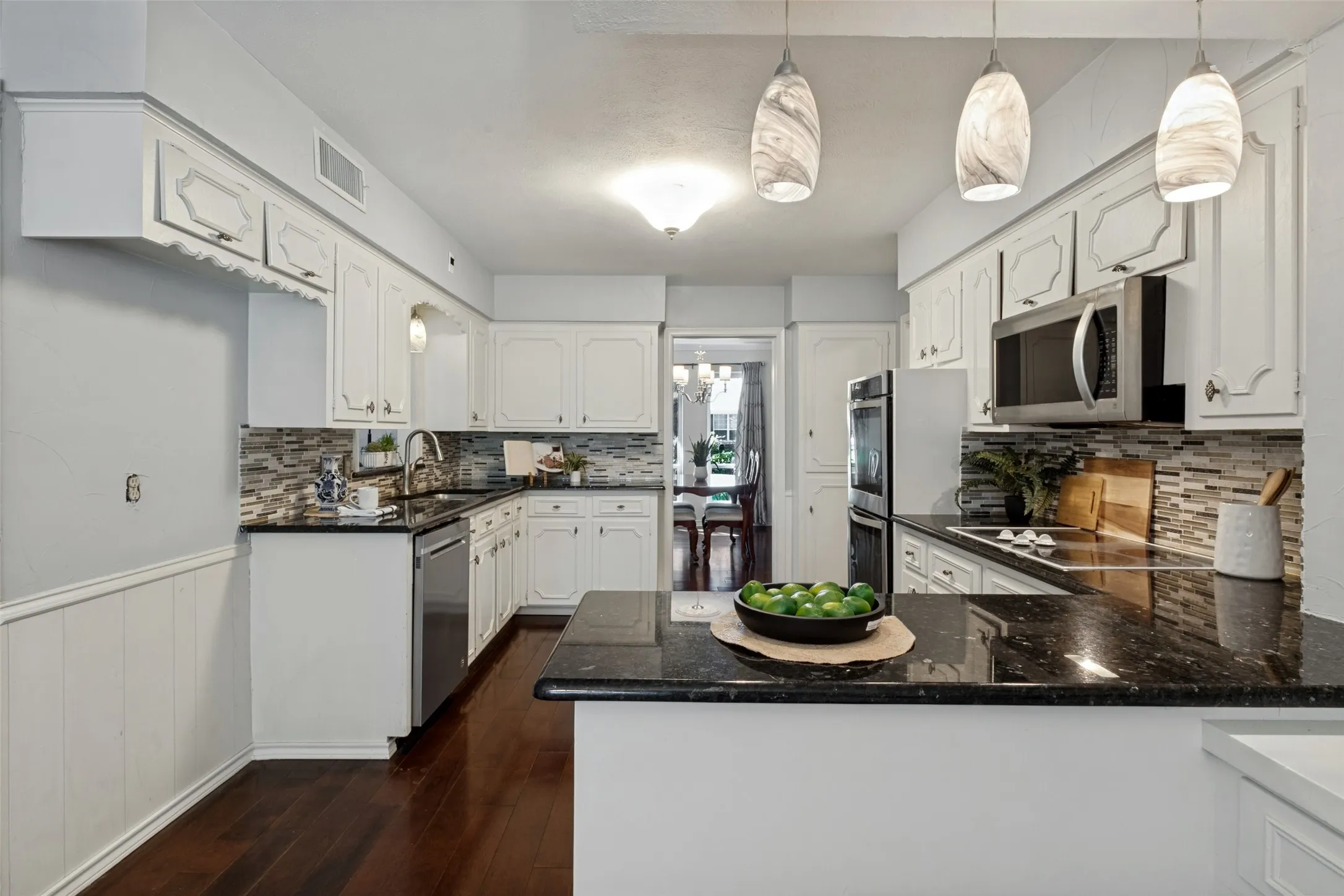 Single Family Residence For Sale in Dallas County , 7625 Woodstone Lane, Dallas, Texas 75248, 5 Bedroom, 3 Bathroom, 2 Garage spaces, 2,720 Sqft, built in 1965, mls#21397753, Real Estate Agent in Dallas, Homes For Sale in Dallas county, Homes For Sale in Dallas, Realtor in Dallas Texas, Real Estate Brokerage Independent Realty Texas, Luminita Cordes Realtor