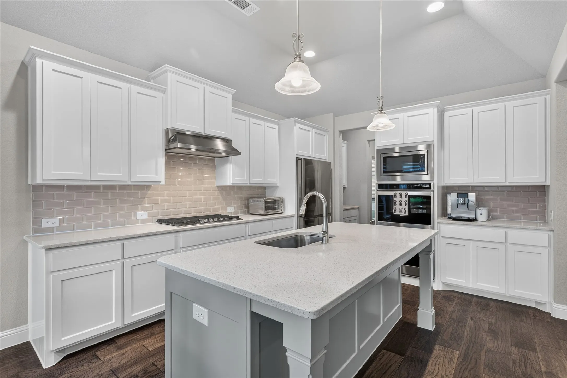 Exceptionally maintained kitchen
