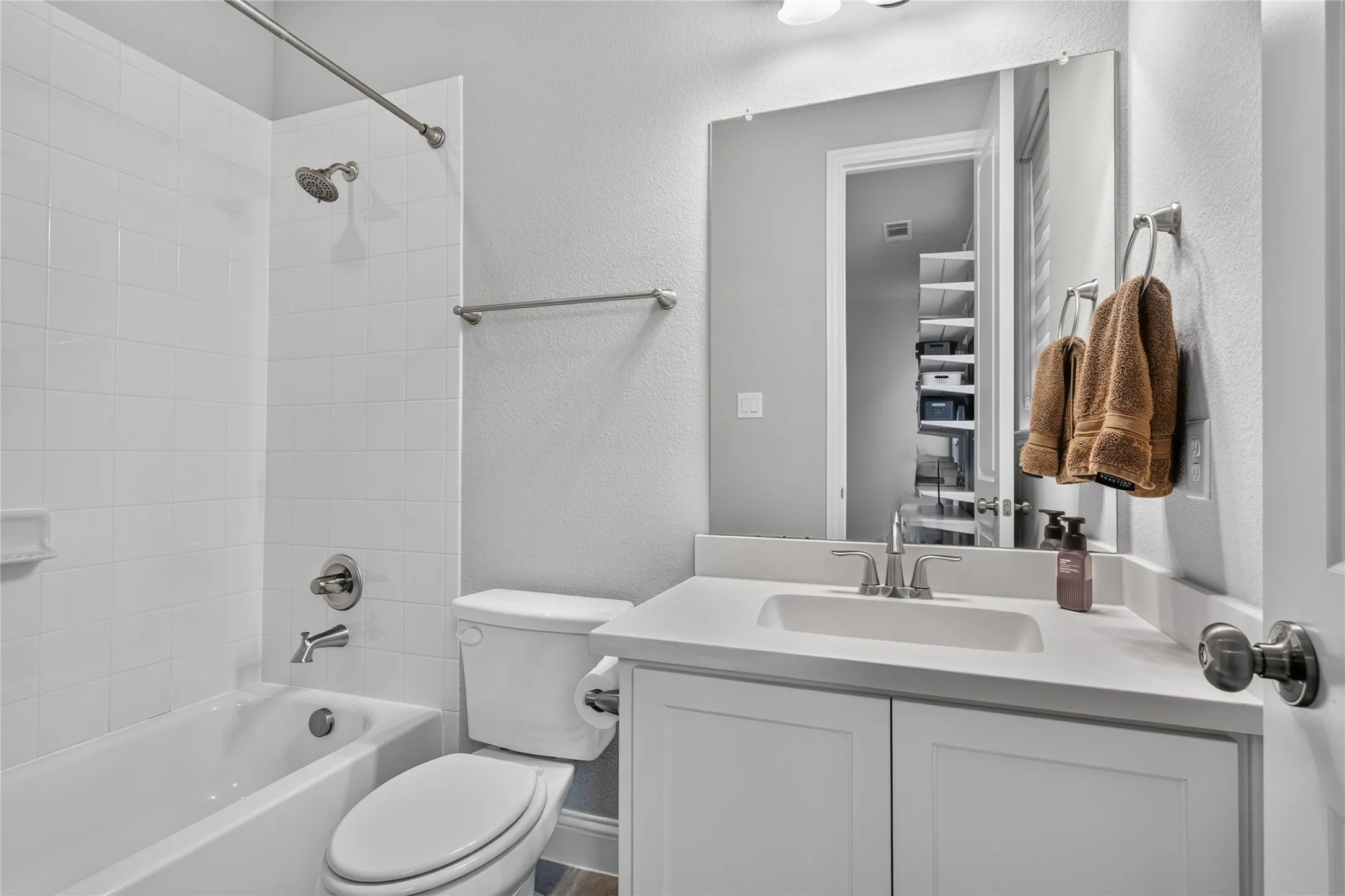 Single Family Residence For Sale in Collin County , 14027 Wheatfield Lane, Frisco, Texas 75035, 4 Bedroom, 5 Bathroom, 3 Garage spaces, 3,696 Sqft, built in 2018, mls#21397760, Real Estate Agent in Frisco, Homes For Sale in Collin county, Homes For Sale in Frisco, Realtor in Frisco Texas, Real Estate Brokerage Independent Realty Texas, Luminita Cordes Realtor