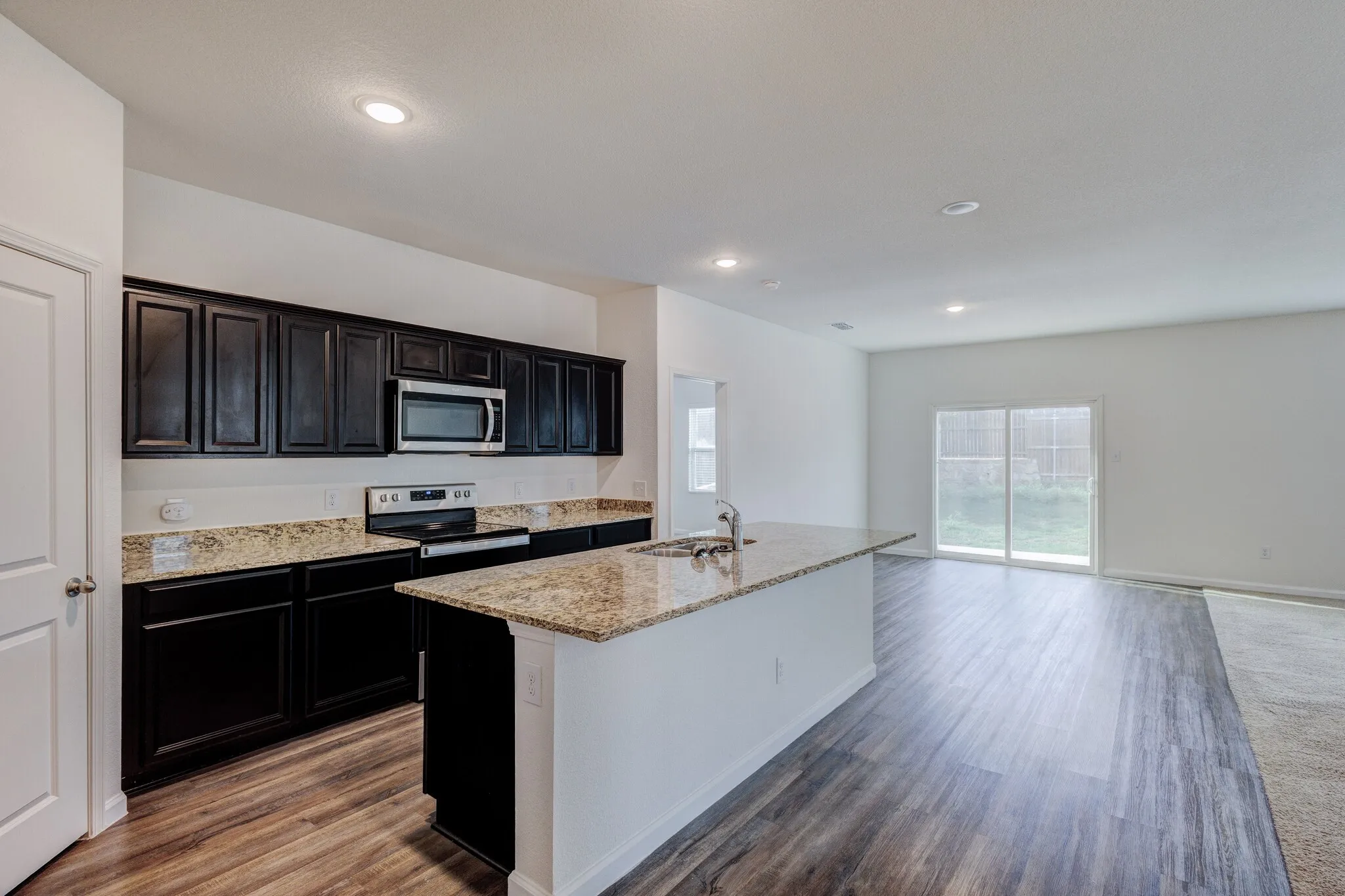 Single Family Residence For Rent in Collin County , 817 Cedar Elm Drive, Anna, Texas 75409, 4 Bedroom, 2 Bathroom, 2 Garage spaces, 1,884 Sqft, built in 2021, mls#21397584, Real Estate Agent in Anna, Homes For Rent in Collin county, Homes For Rent in Anna, Realtor in Anna Texas, Real Estate Brokerage Independent Realty Texas, Luminita Cordes Realtor