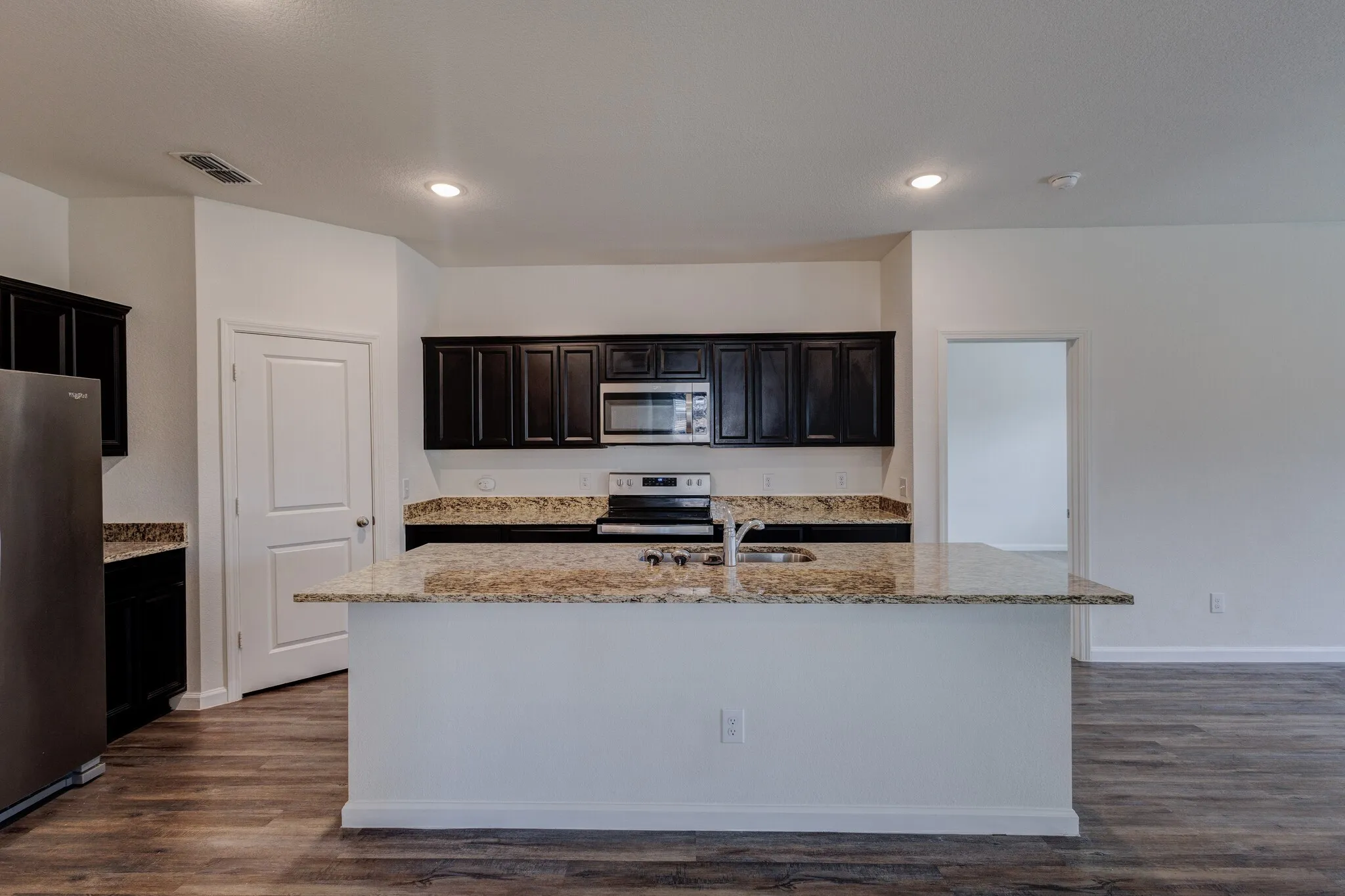 Single Family Residence For Rent in Collin County , 817 Cedar Elm Drive, Anna, Texas 75409, 4 Bedroom, 2 Bathroom, 2 Garage spaces, 1,884 Sqft, built in 2021, mls#21397584, Real Estate Agent in Anna, Homes For Rent in Collin county, Homes For Rent in Anna, Realtor in Anna Texas, Real Estate Brokerage Independent Realty Texas, Luminita Cordes Realtor