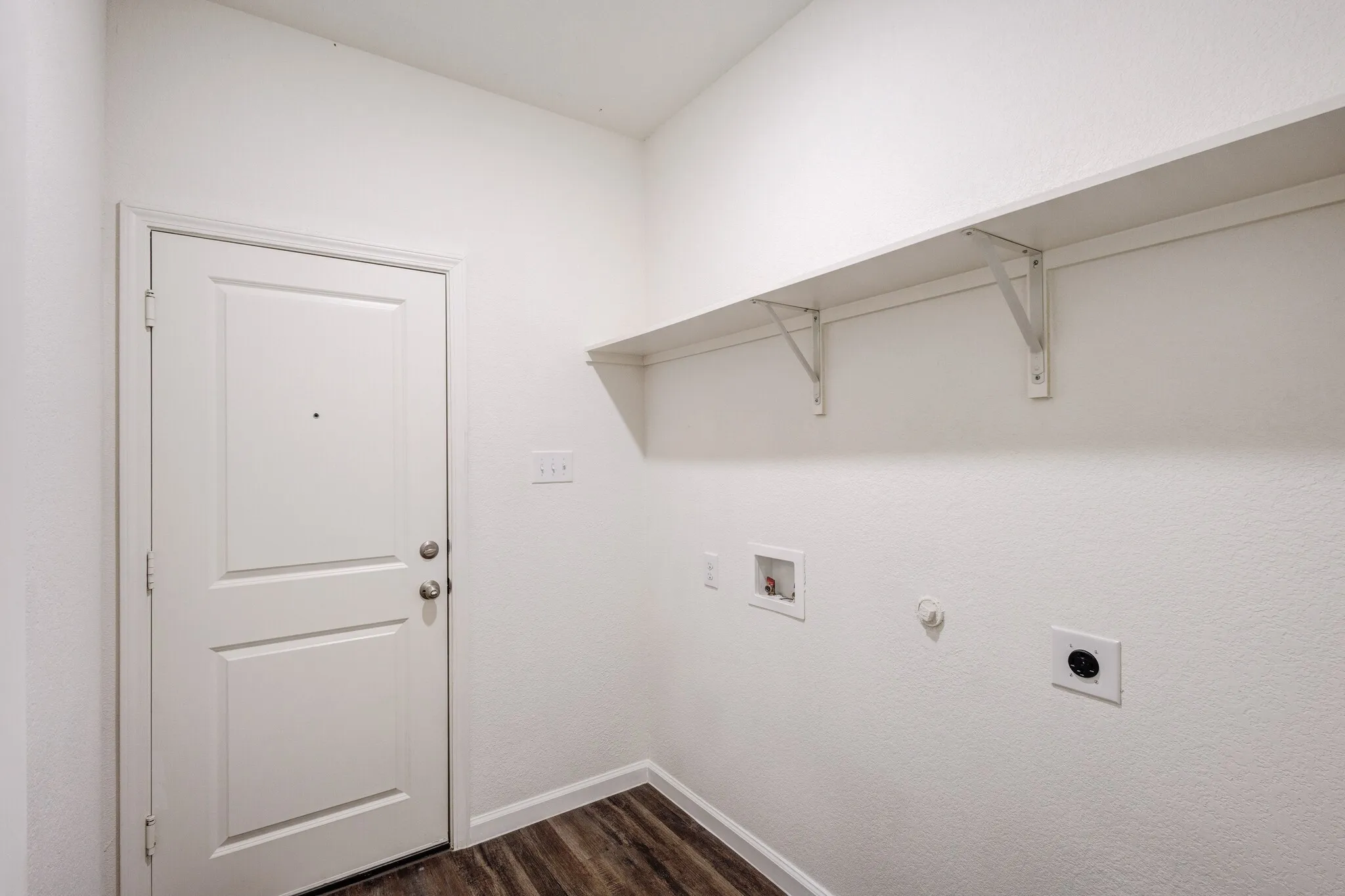 Single Family Residence For Rent in Collin County , 817 Cedar Elm Drive, Anna, Texas 75409, 4 Bedroom, 2 Bathroom, 2 Garage spaces, 1,884 Sqft, built in 2021, mls#21397584, Real Estate Agent in Anna, Homes For Rent in Collin county, Homes For Rent in Anna, Realtor in Anna Texas, Real Estate Brokerage Independent Realty Texas, Luminita Cordes Realtor