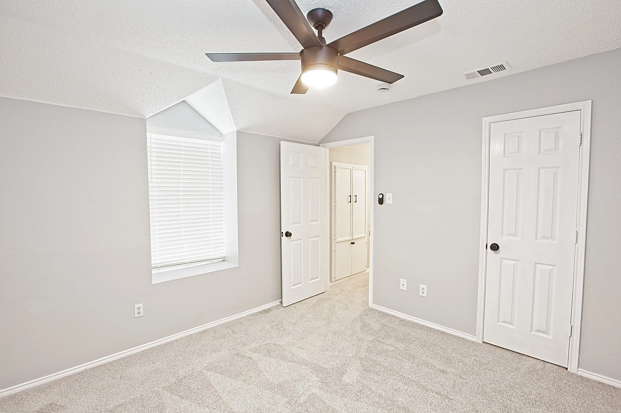 Single Family Residence For Rent in Denton County , 1379 Honeysuckle Lane, Lewisville, Texas 75077, 3 Bedroom, 2 Bathroom, 2 Garage spaces, 1,553 Sqft, built in 1996, mls#21397766, Real Estate Agent in Lewisville, Homes For Rent in Denton county, Homes For Rent in Lewisville, Realtor in Lewisville Texas, Real Estate Brokerage Independent Realty Texas, Luminita Cordes Realtor