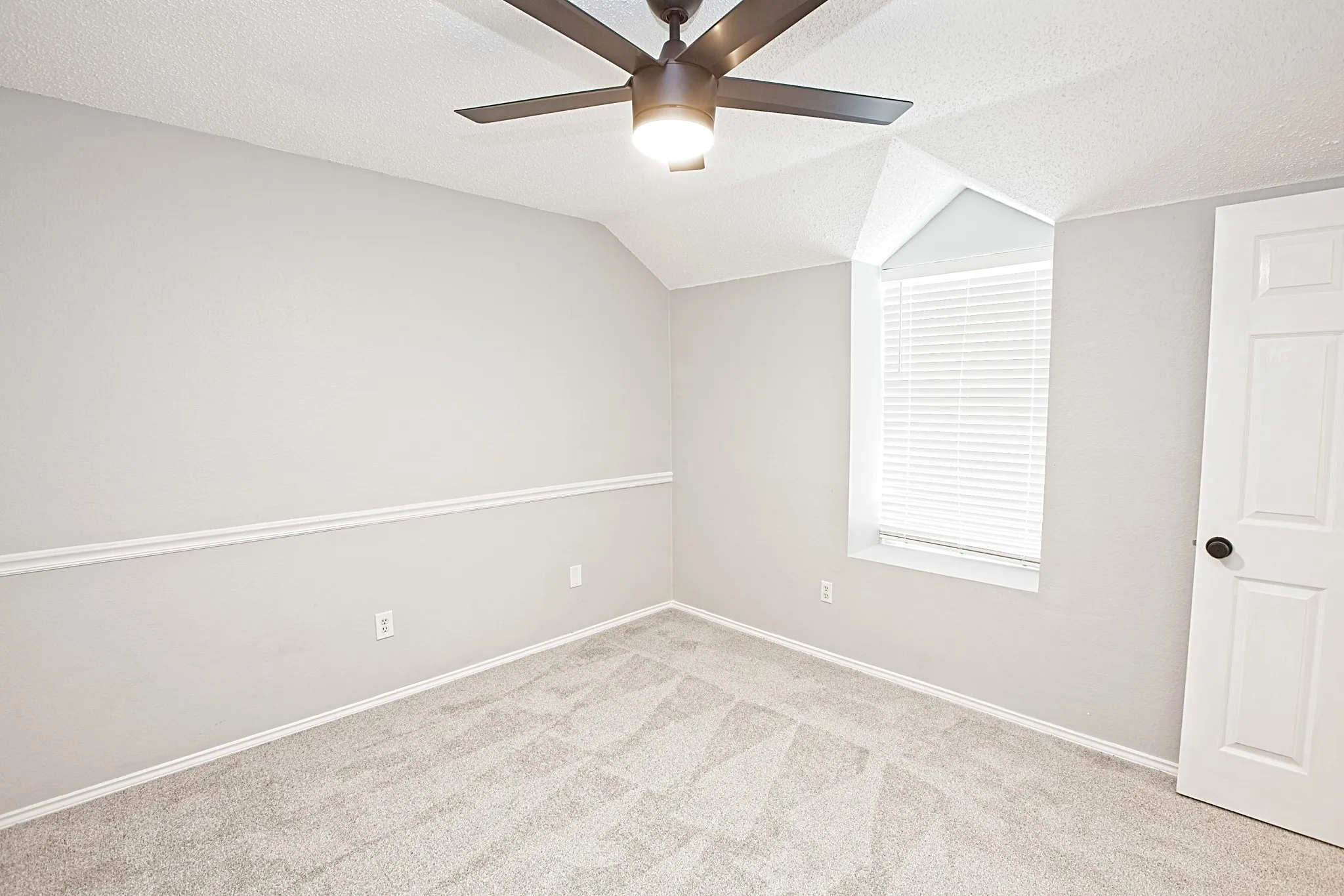 Single Family Residence For Rent in Denton County , 1379 Honeysuckle Lane, Lewisville, Texas 75077, 3 Bedroom, 2 Bathroom, 2 Garage spaces, 1,553 Sqft, built in 1996, mls#21397766, Real Estate Agent in Lewisville, Homes For Rent in Denton county, Homes For Rent in Lewisville, Realtor in Lewisville Texas, Real Estate Brokerage Independent Realty Texas, Luminita Cordes Realtor