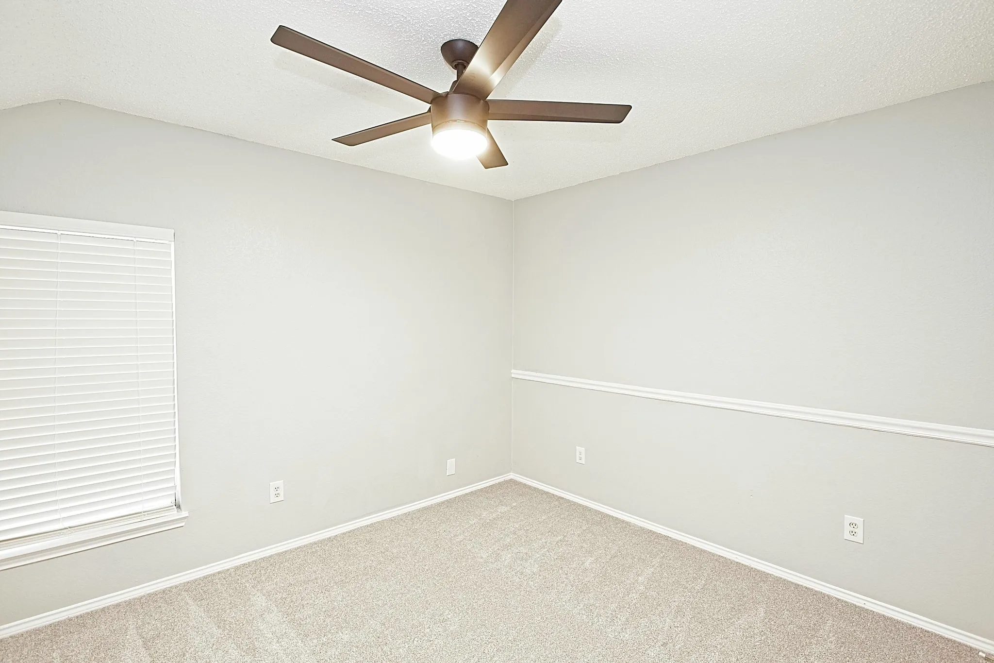 Single Family Residence For Rent in Denton County , 1379 Honeysuckle Lane, Lewisville, Texas 75077, 3 Bedroom, 2 Bathroom, 2 Garage spaces, 1,553 Sqft, built in 1996, mls#21397766, Real Estate Agent in Lewisville, Homes For Rent in Denton county, Homes For Rent in Lewisville, Realtor in Lewisville Texas, Real Estate Brokerage Independent Realty Texas, Luminita Cordes Realtor