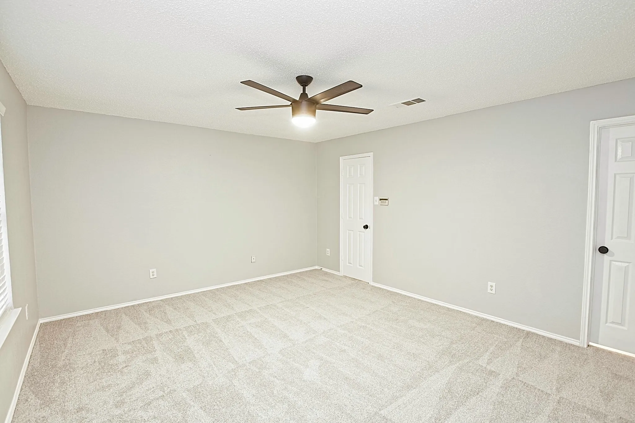 Single Family Residence For Rent in Denton County , 1379 Honeysuckle Lane, Lewisville, Texas 75077, 3 Bedroom, 2 Bathroom, 2 Garage spaces, 1,553 Sqft, built in 1996, mls#21397766, Real Estate Agent in Lewisville, Homes For Rent in Denton county, Homes For Rent in Lewisville, Realtor in Lewisville Texas, Real Estate Brokerage Independent Realty Texas, Luminita Cordes Realtor