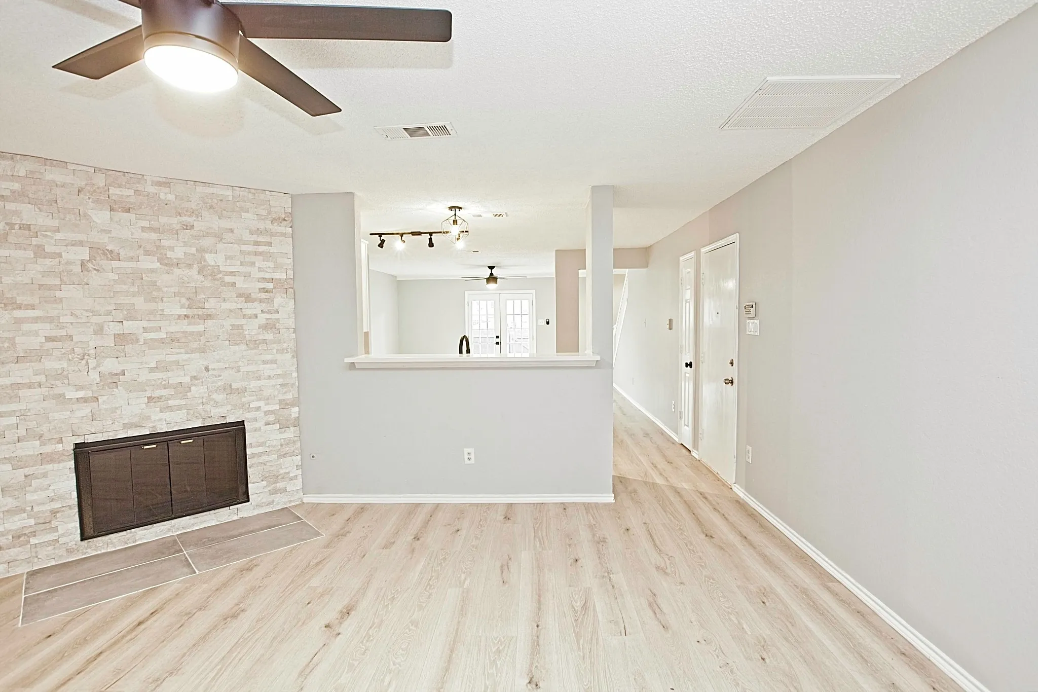 Single Family Residence For Rent in Denton County , 1379 Honeysuckle Lane, Lewisville, Texas 75077, 3 Bedroom, 2 Bathroom, 2 Garage spaces, 1,553 Sqft, built in 1996, mls#21397766, Real Estate Agent in Lewisville, Homes For Rent in Denton county, Homes For Rent in Lewisville, Realtor in Lewisville Texas, Real Estate Brokerage Independent Realty Texas, Luminita Cordes Realtor