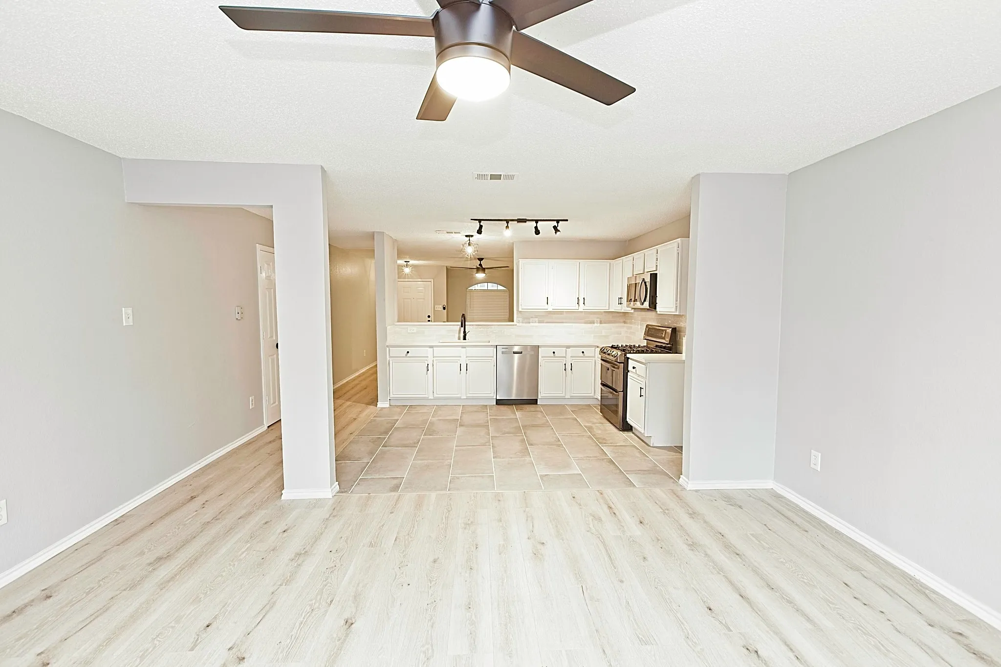 Single Family Residence For Rent in Denton County , 1379 Honeysuckle Lane, Lewisville, Texas 75077, 3 Bedroom, 2 Bathroom, 2 Garage spaces, 1,553 Sqft, built in 1996, mls#21397766, Real Estate Agent in Lewisville, Homes For Rent in Denton county, Homes For Rent in Lewisville, Realtor in Lewisville Texas, Real Estate Brokerage Independent Realty Texas, Luminita Cordes Realtor
