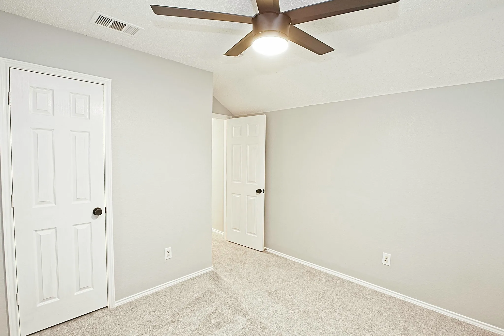Single Family Residence For Rent in Denton County , 1379 Honeysuckle Lane, Lewisville, Texas 75077, 3 Bedroom, 2 Bathroom, 2 Garage spaces, 1,553 Sqft, built in 1996, mls#21397766, Real Estate Agent in Lewisville, Homes For Rent in Denton county, Homes For Rent in Lewisville, Realtor in Lewisville Texas, Real Estate Brokerage Independent Realty Texas, Luminita Cordes Realtor