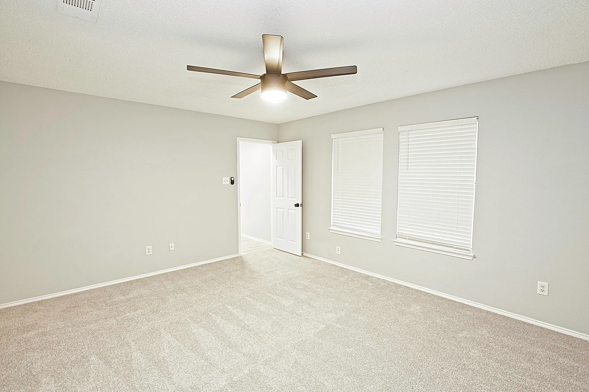 Single Family Residence For Rent in Denton County , 1379 Honeysuckle Lane, Lewisville, Texas 75077, 3 Bedroom, 2 Bathroom, 2 Garage spaces, 1,553 Sqft, built in 1996, mls#21397766, Real Estate Agent in Lewisville, Homes For Rent in Denton county, Homes For Rent in Lewisville, Realtor in Lewisville Texas, Real Estate Brokerage Independent Realty Texas, Luminita Cordes Realtor