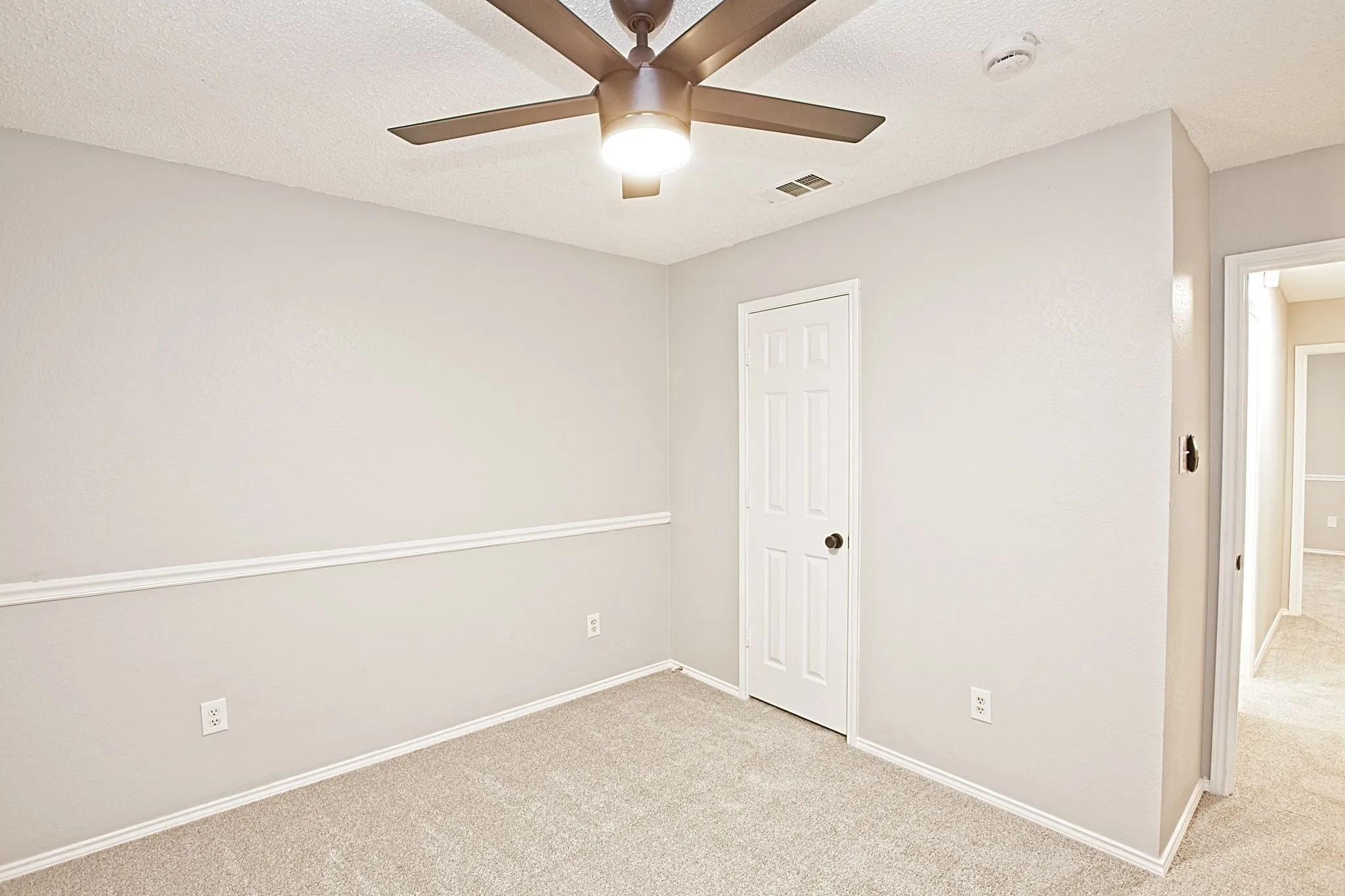 Single Family Residence For Rent in Denton County , 1379 Honeysuckle Lane, Lewisville, Texas 75077, 3 Bedroom, 2 Bathroom, 2 Garage spaces, 1,553 Sqft, built in 1996, mls#21397766, Real Estate Agent in Lewisville, Homes For Rent in Denton county, Homes For Rent in Lewisville, Realtor in Lewisville Texas, Real Estate Brokerage Independent Realty Texas, Luminita Cordes Realtor