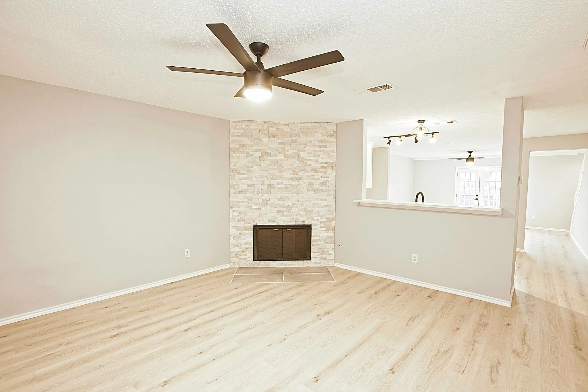 Single Family Residence For Rent in Denton County , 1379 Honeysuckle Lane, Lewisville, Texas 75077, 3 Bedroom, 2 Bathroom, 2 Garage spaces, 1,553 Sqft, built in 1996, mls#21397766, Real Estate Agent in Lewisville, Homes For Rent in Denton county, Homes For Rent in Lewisville, Realtor in Lewisville Texas, Real Estate Brokerage Independent Realty Texas, Luminita Cordes Realtor