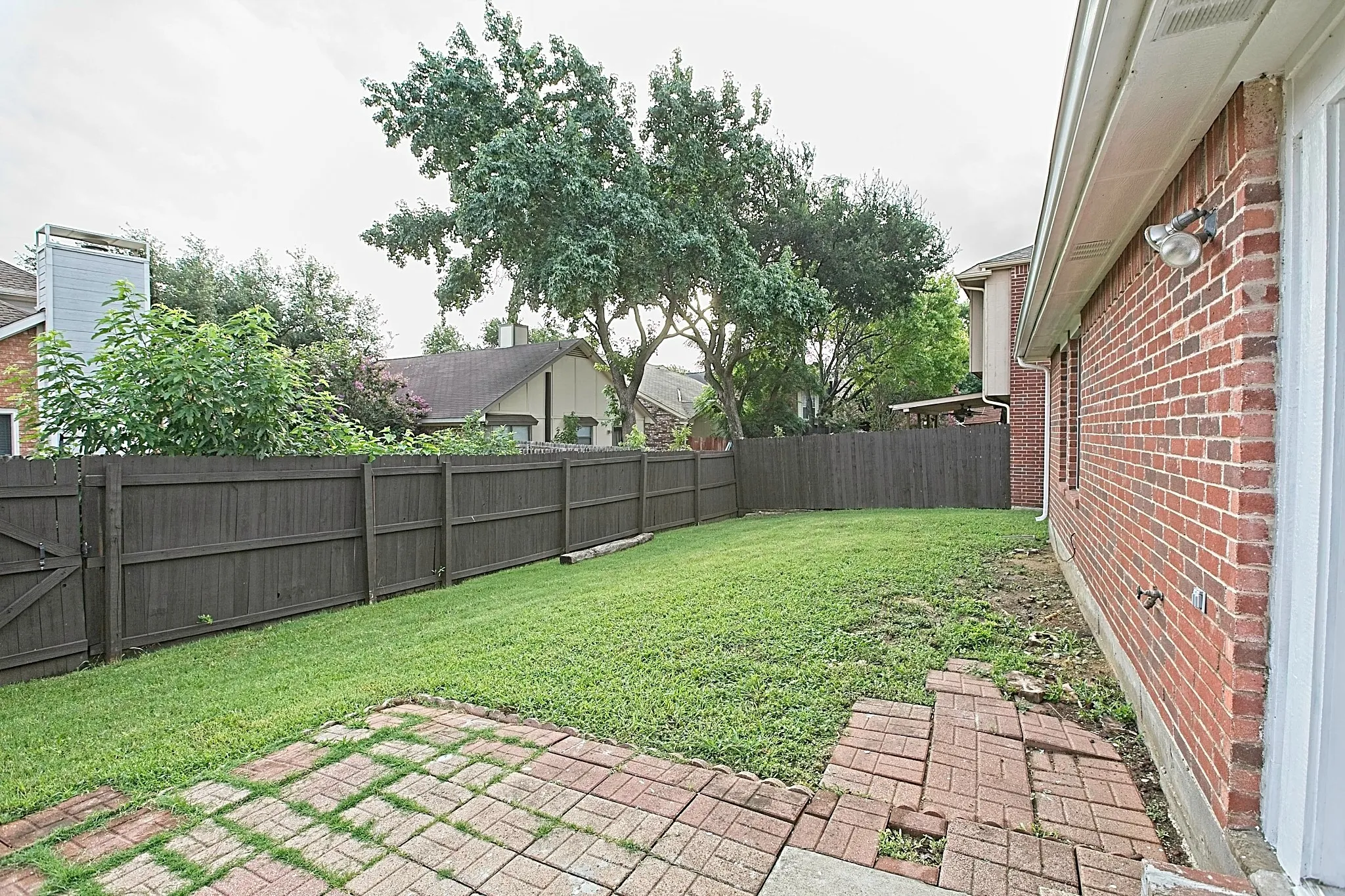Single Family Residence For Rent in Denton County , 1379 Honeysuckle Lane, Lewisville, Texas 75077, 3 Bedroom, 2 Bathroom, 2 Garage spaces, 1,553 Sqft, built in 1996, mls#21397766, Real Estate Agent in Lewisville, Homes For Rent in Denton county, Homes For Rent in Lewisville, Realtor in Lewisville Texas, Real Estate Brokerage Independent Realty Texas, Luminita Cordes Realtor
