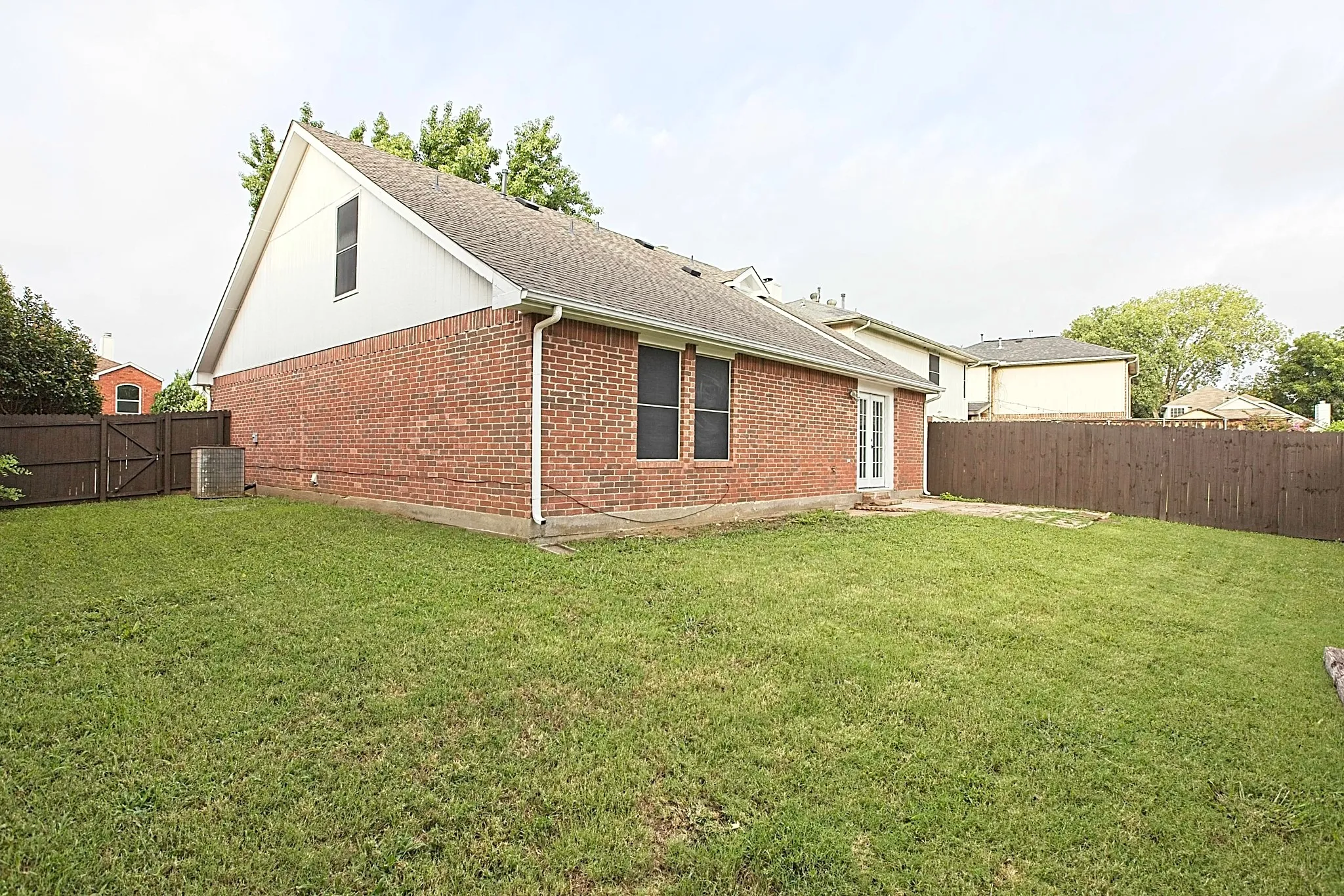 Single Family Residence For Rent in Denton County , 1379 Honeysuckle Lane, Lewisville, Texas 75077, 3 Bedroom, 2 Bathroom, 2 Garage spaces, 1,553 Sqft, built in 1996, mls#21397766, Real Estate Agent in Lewisville, Homes For Rent in Denton county, Homes For Rent in Lewisville, Realtor in Lewisville Texas, Real Estate Brokerage Independent Realty Texas, Luminita Cordes Realtor