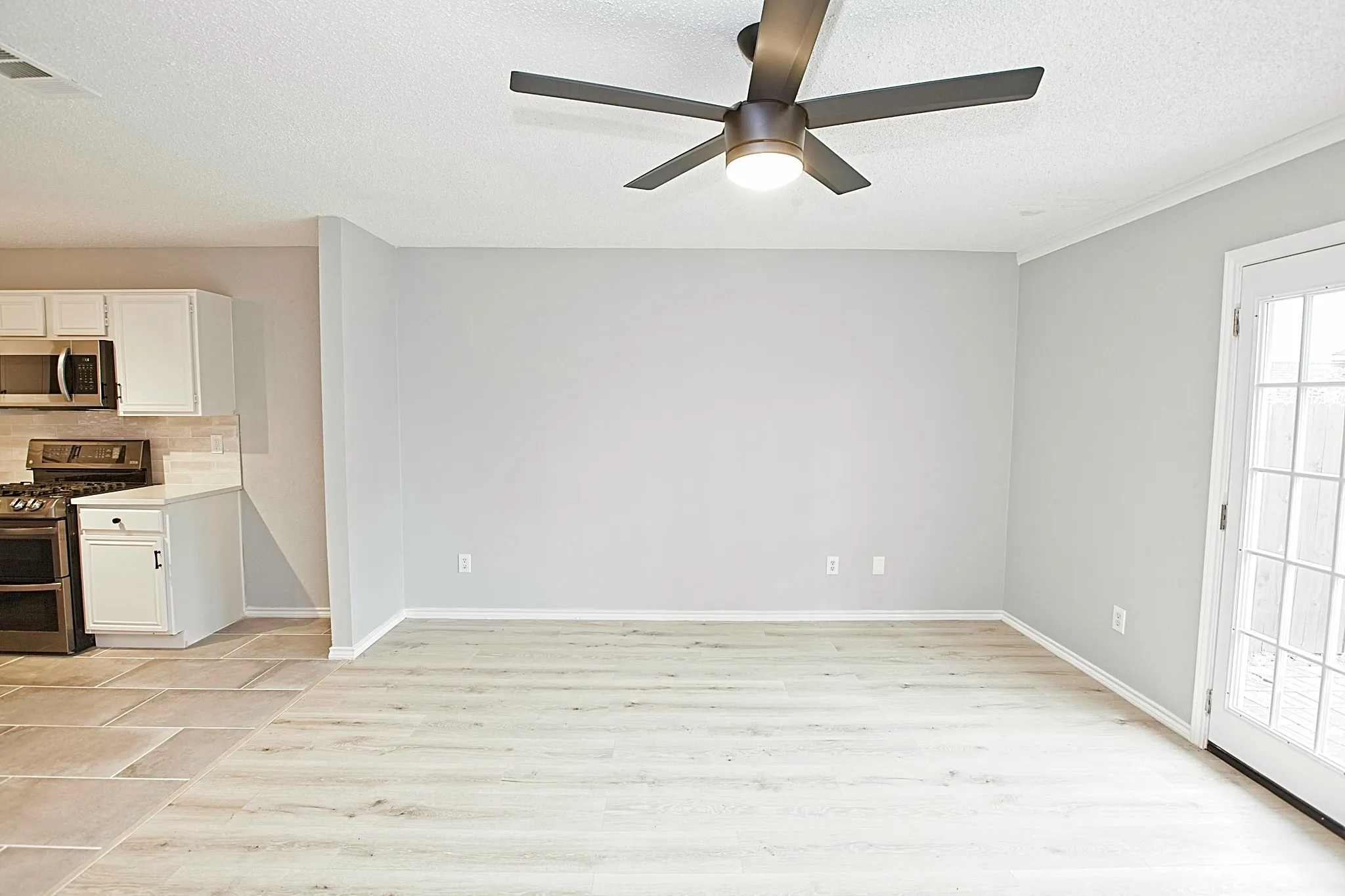 Single Family Residence For Rent in Denton County , 1379 Honeysuckle Lane, Lewisville, Texas 75077, 3 Bedroom, 2 Bathroom, 2 Garage spaces, 1,553 Sqft, built in 1996, mls#21397766, Real Estate Agent in Lewisville, Homes For Rent in Denton county, Homes For Rent in Lewisville, Realtor in Lewisville Texas, Real Estate Brokerage Independent Realty Texas, Luminita Cordes Realtor