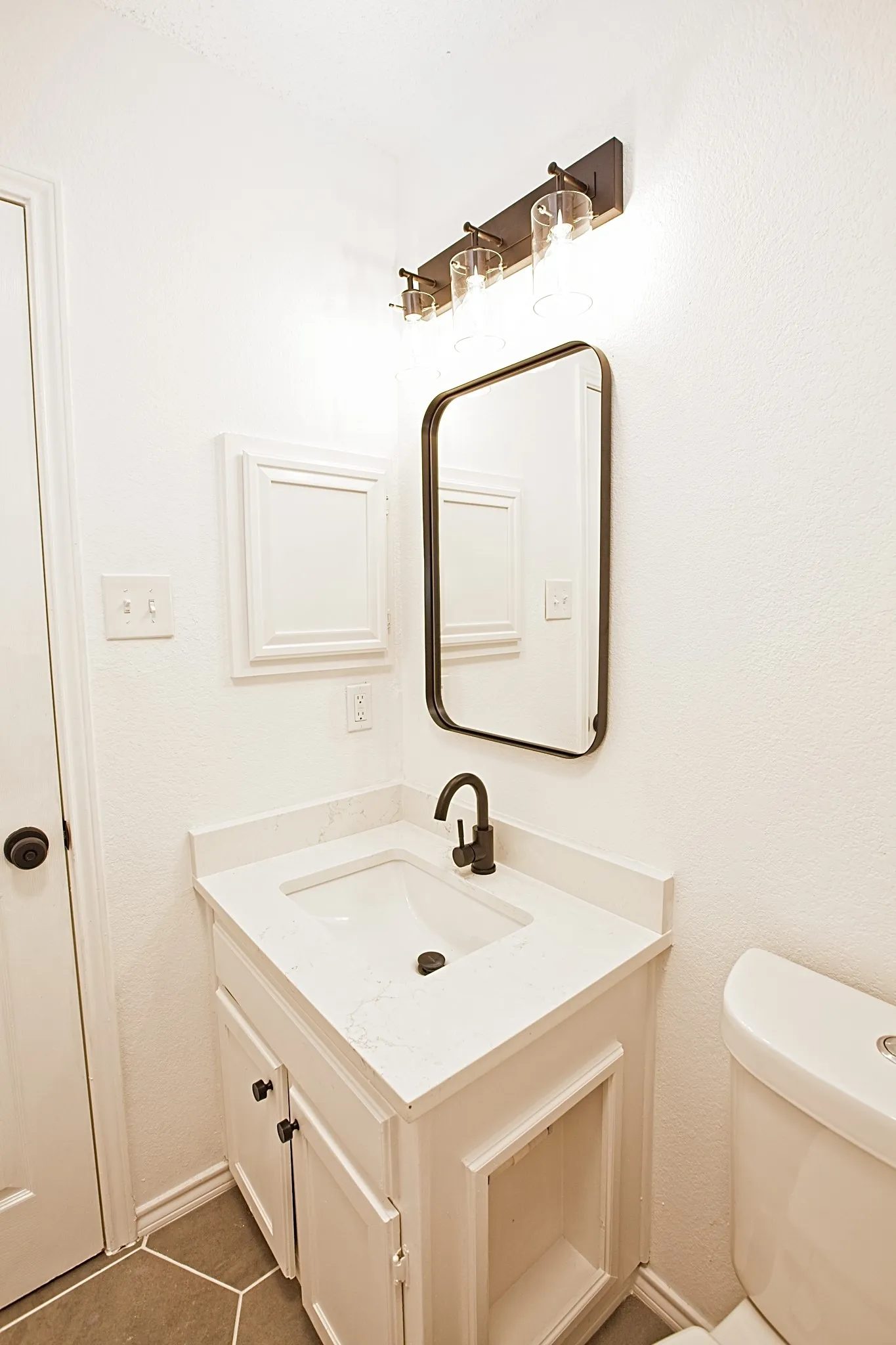 Single Family Residence For Rent in Denton County , 1379 Honeysuckle Lane, Lewisville, Texas 75077, 3 Bedroom, 2 Bathroom, 2 Garage spaces, 1,553 Sqft, built in 1996, mls#21397766, Real Estate Agent in Lewisville, Homes For Rent in Denton county, Homes For Rent in Lewisville, Realtor in Lewisville Texas, Real Estate Brokerage Independent Realty Texas, Luminita Cordes Realtor