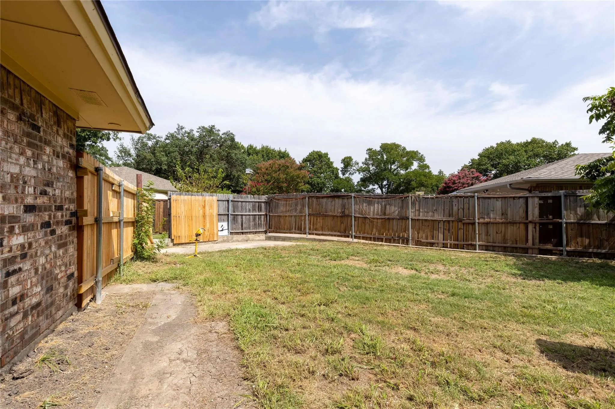 Single Family Residence For Sale in Collin County , 2705 Chadwick Drive, Plano, Texas 75075, 4 Bedroom, 3 Bathroom, 2 Garage spaces, 1,807 Sqft, built in 1972, mls#21397767, Real Estate Agent in Plano, Homes For Sale in Collin county, Homes For Sale in Plano, Realtor in Plano Texas, Real Estate Brokerage Independent Realty Texas, Luminita Cordes Realtor
