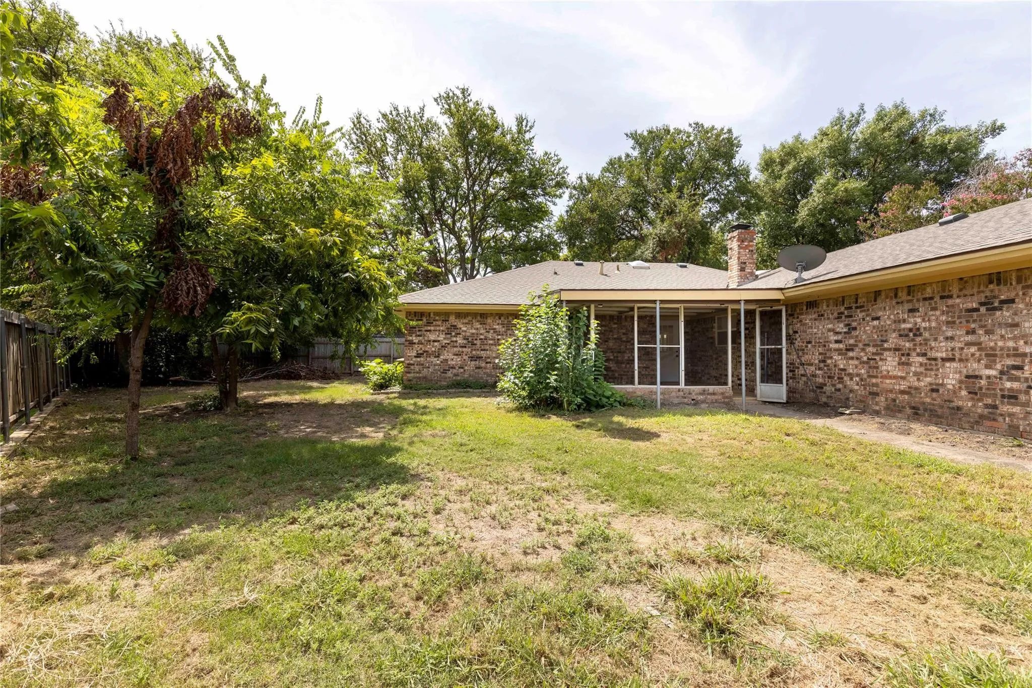 Single Family Residence For Sale in Collin County , 2705 Chadwick Drive, Plano, Texas 75075, 4 Bedroom, 3 Bathroom, 2 Garage spaces, 1,807 Sqft, built in 1972, mls#21397767, Real Estate Agent in Plano, Homes For Sale in Collin county, Homes For Sale in Plano, Realtor in Plano Texas, Real Estate Brokerage Independent Realty Texas, Luminita Cordes Realtor