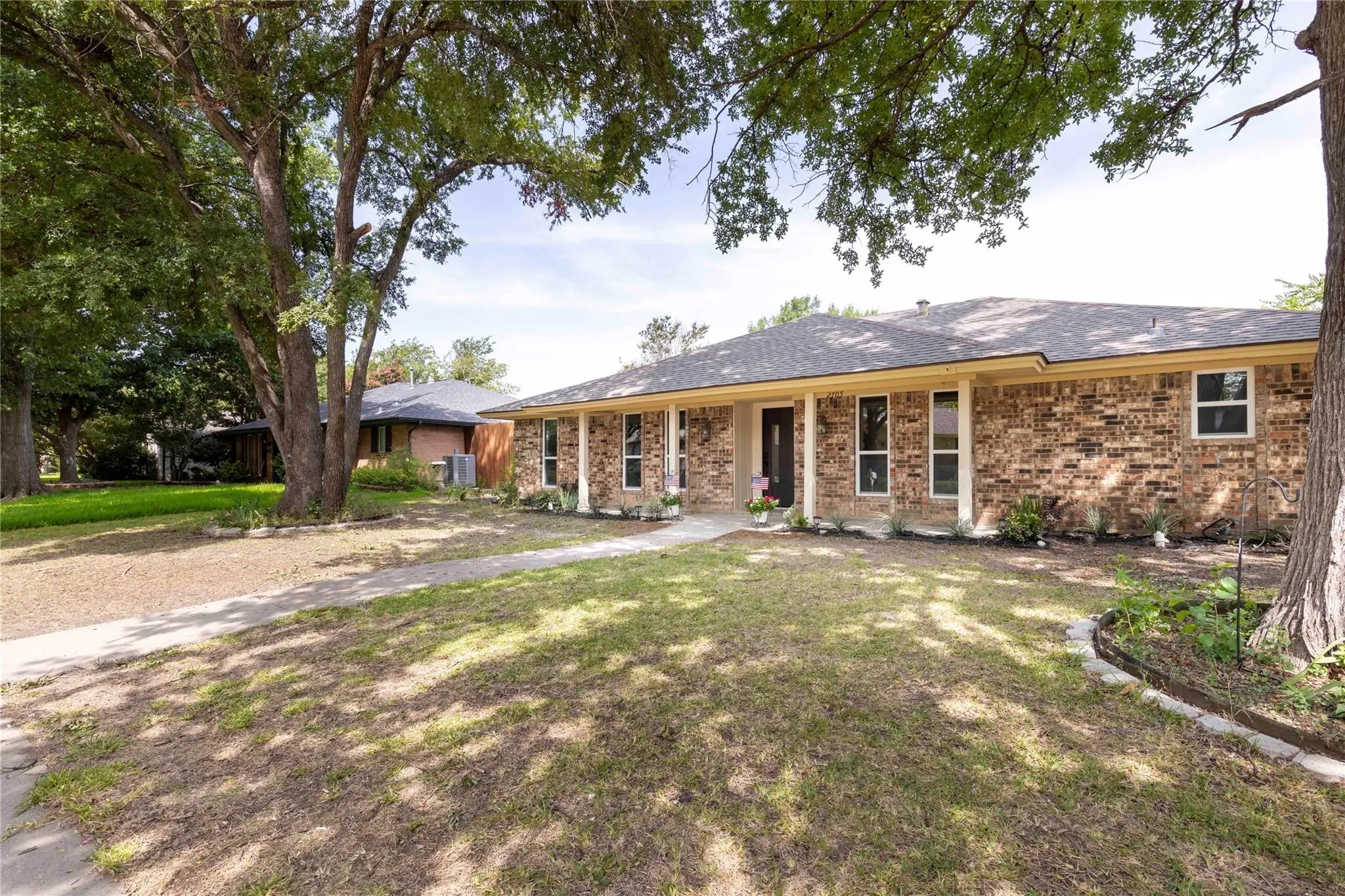 Single Family Residence For Sale in Collin County , 2705 Chadwick Drive, Plano, Texas 75075, 4 Bedroom, 3 Bathroom, 2 Garage spaces, 1,807 Sqft, built in 1972, mls#21397767, Real Estate Agent in Plano, Homes For Sale in Collin county, Homes For Sale in Plano, Realtor in Plano Texas, Real Estate Brokerage Independent Realty Texas, Luminita Cordes Realtor
