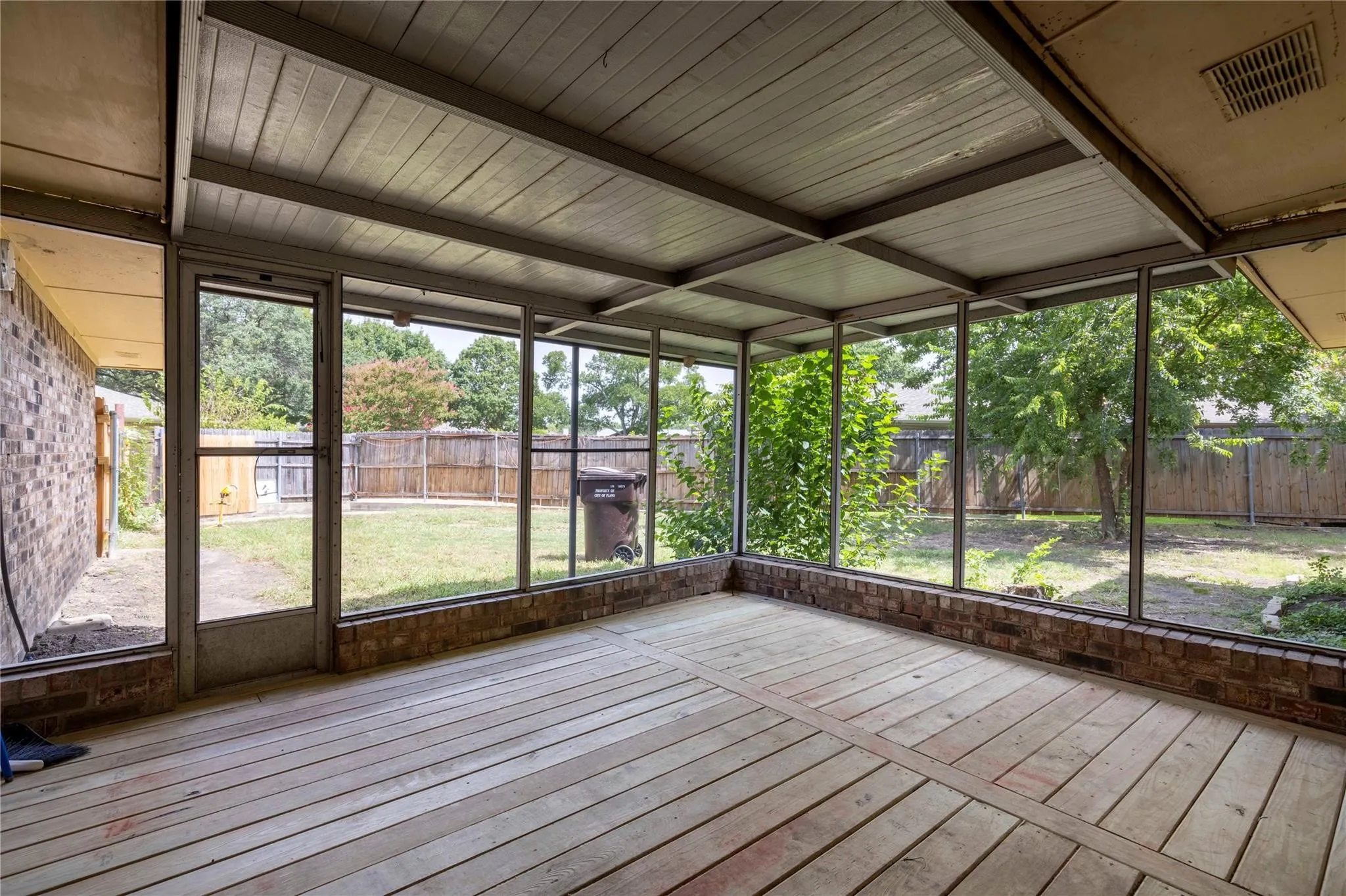 Single Family Residence For Sale in Collin County , 2705 Chadwick Drive, Plano, Texas 75075, 4 Bedroom, 3 Bathroom, 2 Garage spaces, 1,807 Sqft, built in 1972, mls#21397767, Real Estate Agent in Plano, Homes For Sale in Collin county, Homes For Sale in Plano, Realtor in Plano Texas, Real Estate Brokerage Independent Realty Texas, Luminita Cordes Realtor