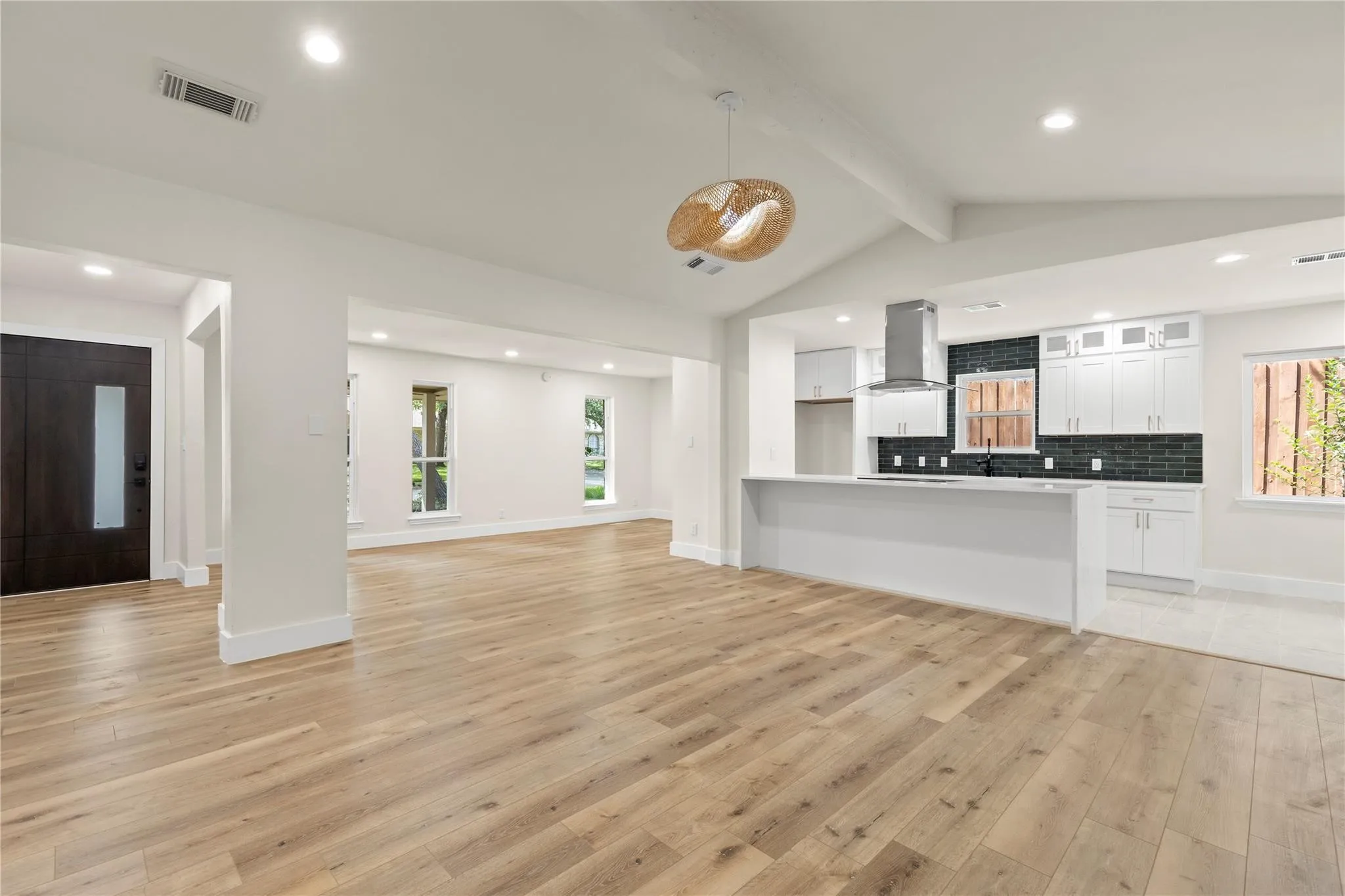 Single Family Residence For Sale in Collin County , 2705 Chadwick Drive, Plano, Texas 75075, 4 Bedroom, 3 Bathroom, 2 Garage spaces, 1,807 Sqft, built in 1972, mls#21397767, Real Estate Agent in Plano, Homes For Sale in Collin county, Homes For Sale in Plano, Realtor in Plano Texas, Real Estate Brokerage Independent Realty Texas, Luminita Cordes Realtor