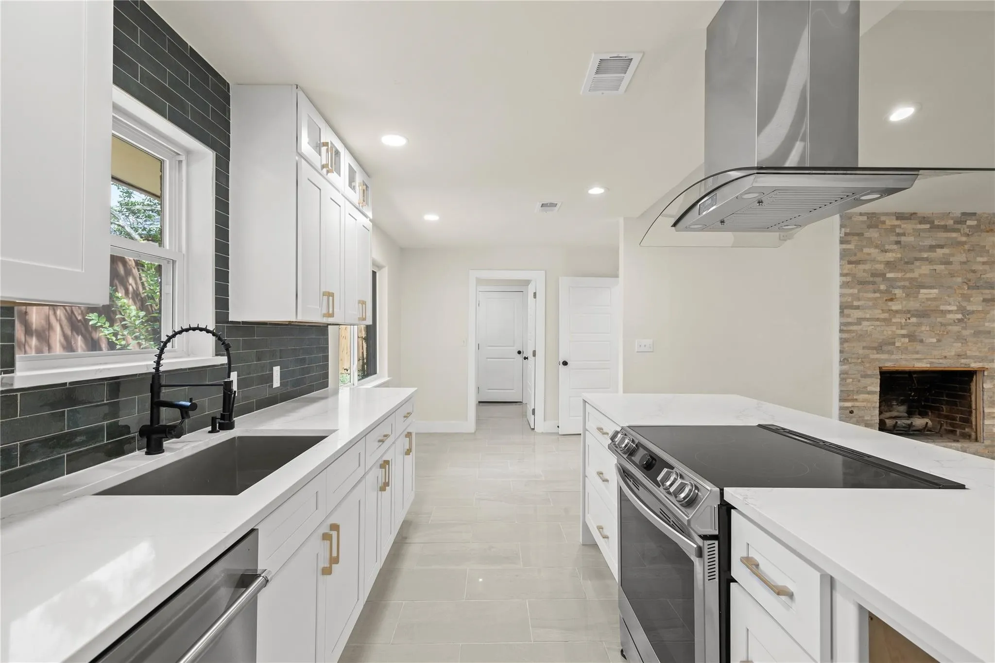 Single Family Residence For Sale in Collin County , 2705 Chadwick Drive, Plano, Texas 75075, 4 Bedroom, 3 Bathroom, 2 Garage spaces, 1,807 Sqft, built in 1972, mls#21397767, Real Estate Agent in Plano, Homes For Sale in Collin county, Homes For Sale in Plano, Realtor in Plano Texas, Real Estate Brokerage Independent Realty Texas, Luminita Cordes Realtor
