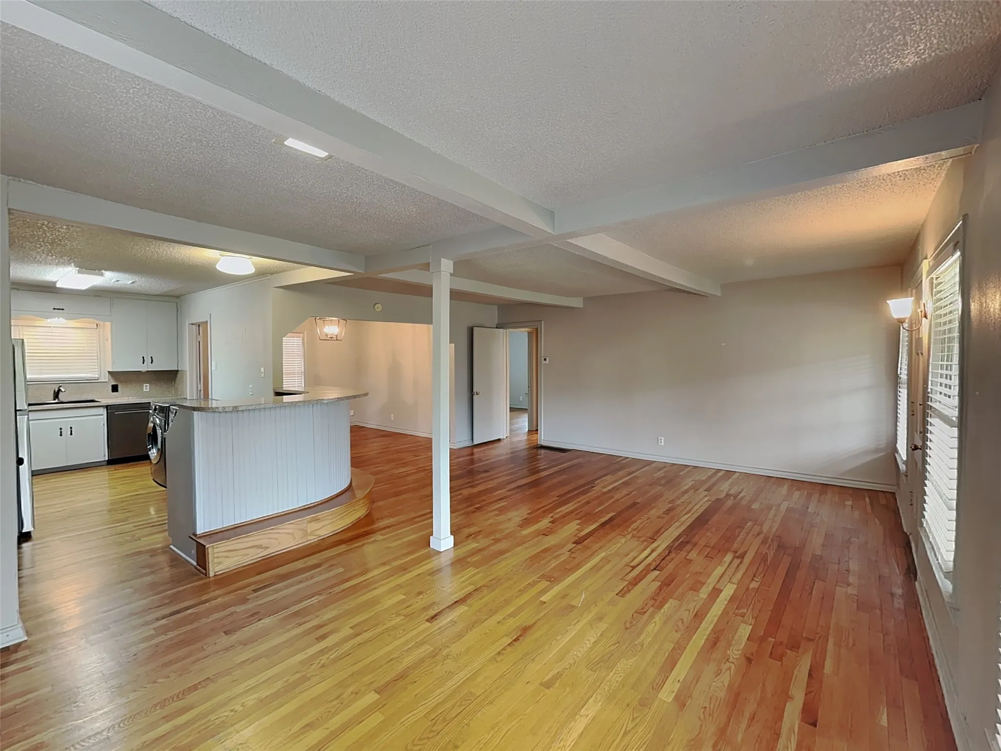 Single Family Residence For Rent in Tarrant County , 4124 Lovell Avenue, Fort Worth, Texas 76107, 2 Bedroom, 1 Bathroom, Garage spaces, 1,147 Sqft, built in 1941, mls#21397768, Real Estate Agent in Fort Worth, Homes For Rent in Tarrant county, Homes For Rent in Fort Worth, Realtor in Fort Worth Texas, Real Estate Brokerage Independent Realty Texas, Luminita Cordes Realtor