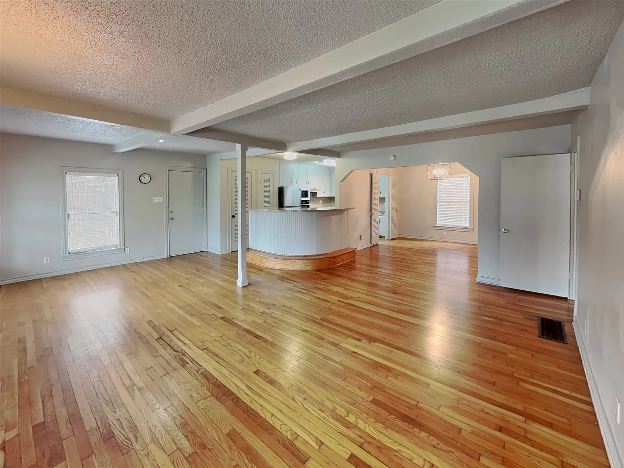 Single Family Residence For Rent in Tarrant County , 4124 Lovell Avenue, Fort Worth, Texas 76107, 2 Bedroom, 1 Bathroom, Garage spaces, 1,147 Sqft, built in 1941, mls#21397768, Real Estate Agent in Fort Worth, Homes For Rent in Tarrant county, Homes For Rent in Fort Worth, Realtor in Fort Worth Texas, Real Estate Brokerage Independent Realty Texas, Luminita Cordes Realtor