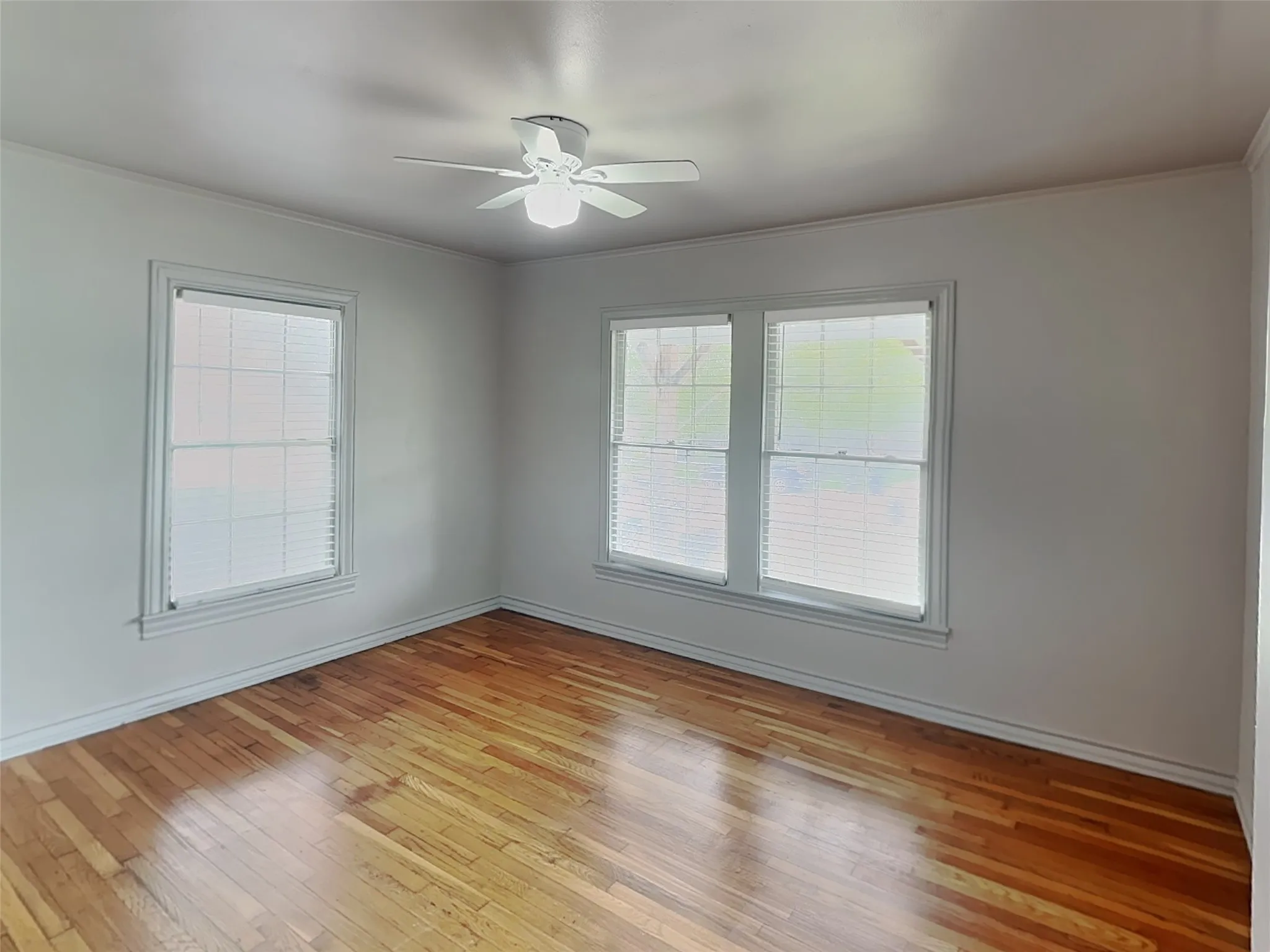 Single Family Residence For Rent in Tarrant County , 4124 Lovell Avenue, Fort Worth, Texas 76107, 2 Bedroom, 1 Bathroom, Garage spaces, 1,147 Sqft, built in 1941, mls#21397768, Real Estate Agent in Fort Worth, Homes For Rent in Tarrant county, Homes For Rent in Fort Worth, Realtor in Fort Worth Texas, Real Estate Brokerage Independent Realty Texas, Luminita Cordes Realtor