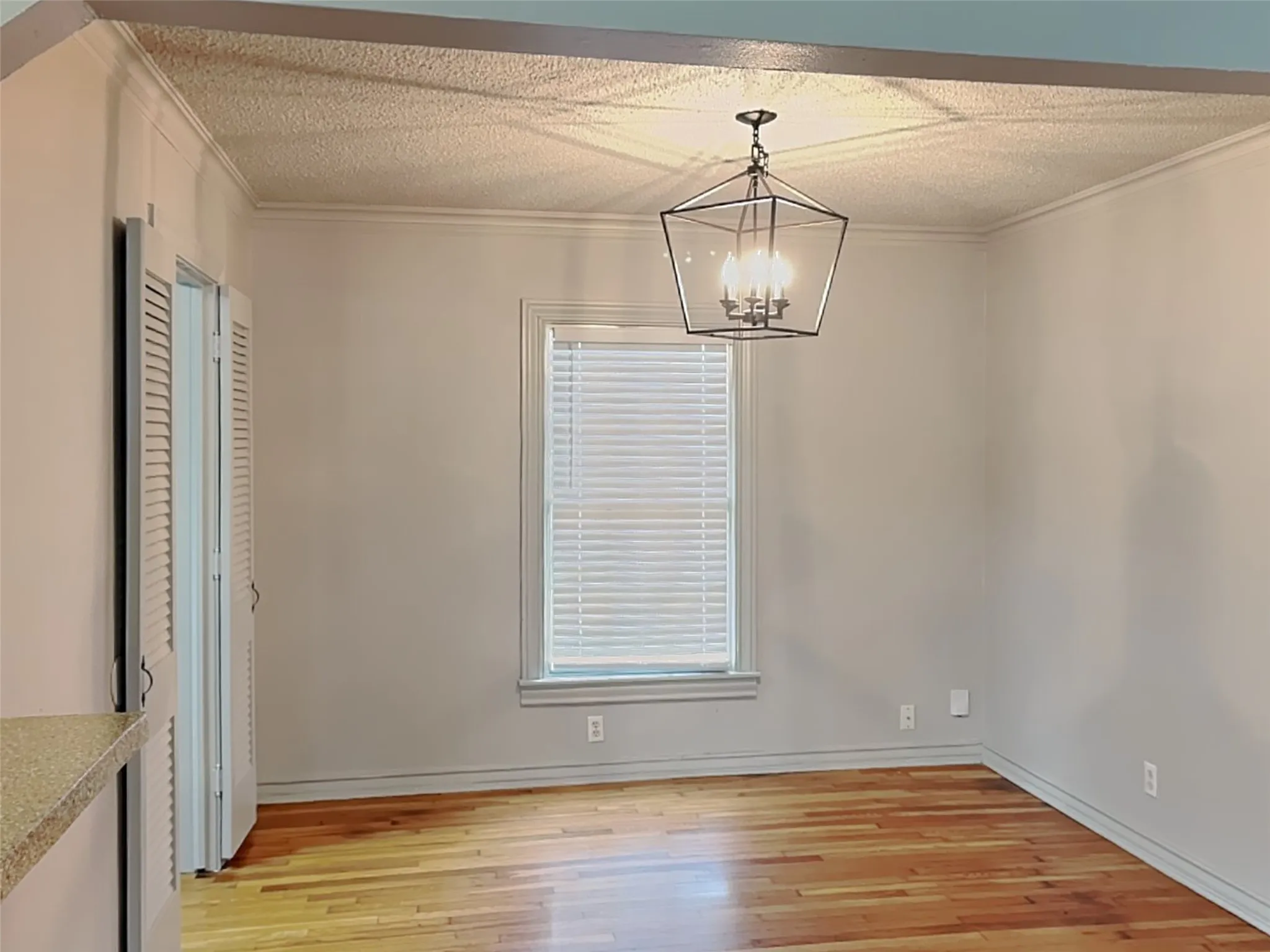 Single Family Residence For Rent in Tarrant County , 4124 Lovell Avenue, Fort Worth, Texas 76107, 2 Bedroom, 1 Bathroom, Garage spaces, 1,147 Sqft, built in 1941, mls#21397768, Real Estate Agent in Fort Worth, Homes For Rent in Tarrant county, Homes For Rent in Fort Worth, Realtor in Fort Worth Texas, Real Estate Brokerage Independent Realty Texas, Luminita Cordes Realtor