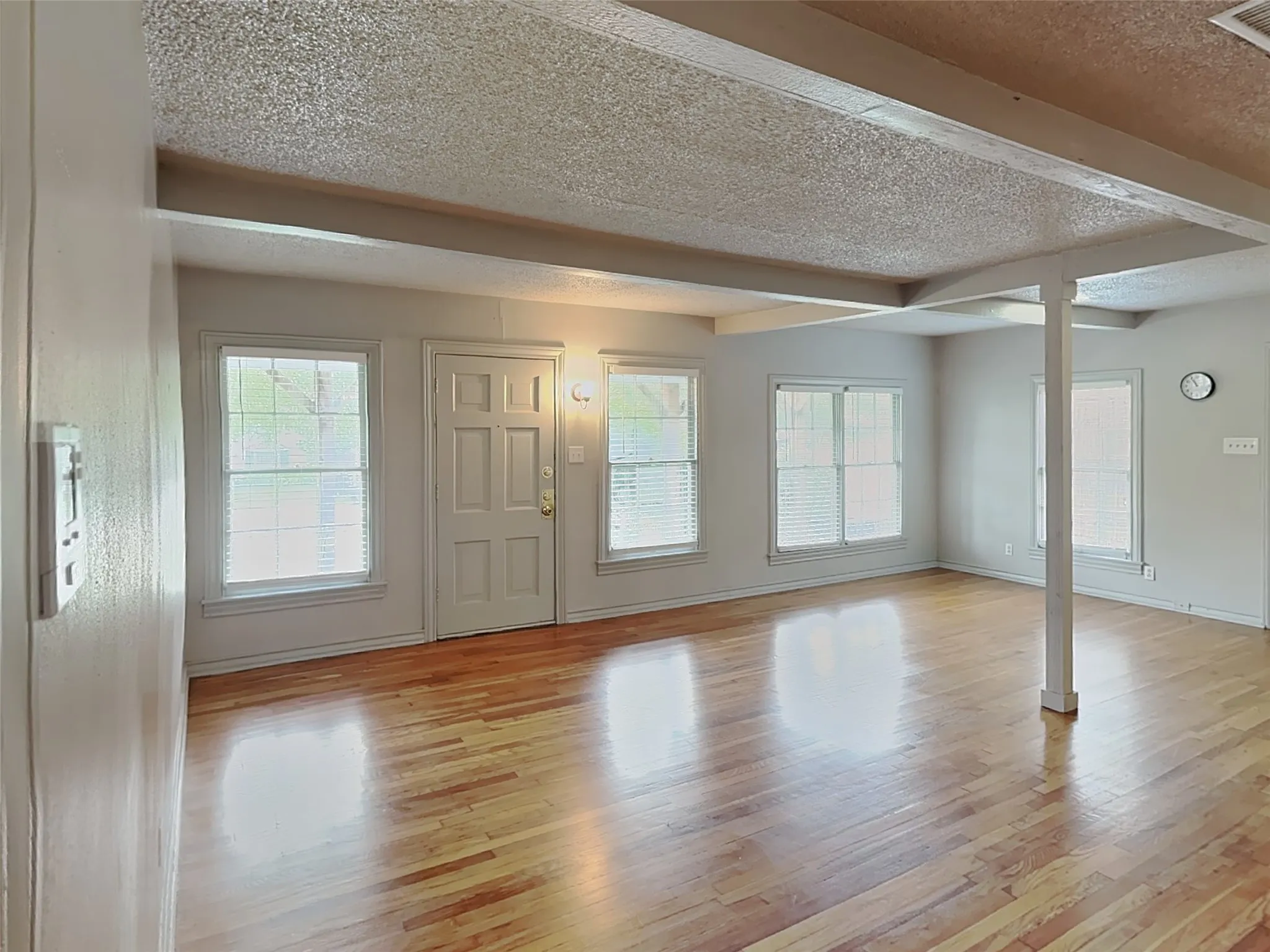 Single Family Residence For Rent in Tarrant County , 4124 Lovell Avenue, Fort Worth, Texas 76107, 2 Bedroom, 1 Bathroom, Garage spaces, 1,147 Sqft, built in 1941, mls#21397768, Real Estate Agent in Fort Worth, Homes For Rent in Tarrant county, Homes For Rent in Fort Worth, Realtor in Fort Worth Texas, Real Estate Brokerage Independent Realty Texas, Luminita Cordes Realtor