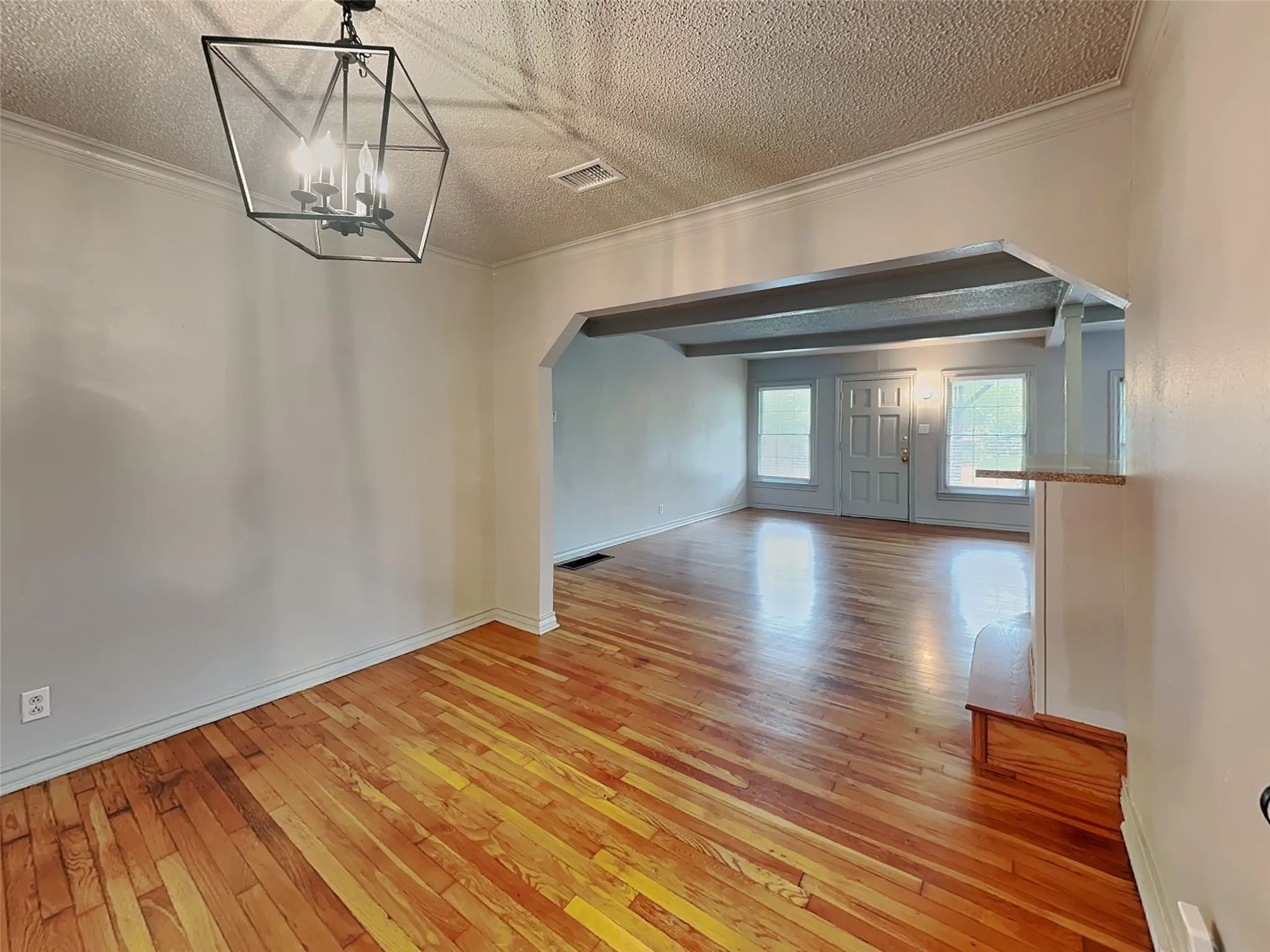 Single Family Residence For Rent in Tarrant County , 4124 Lovell Avenue, Fort Worth, Texas 76107, 2 Bedroom, 1 Bathroom, Garage spaces, 1,147 Sqft, built in 1941, mls#21397768, Real Estate Agent in Fort Worth, Homes For Rent in Tarrant county, Homes For Rent in Fort Worth, Realtor in Fort Worth Texas, Real Estate Brokerage Independent Realty Texas, Luminita Cordes Realtor