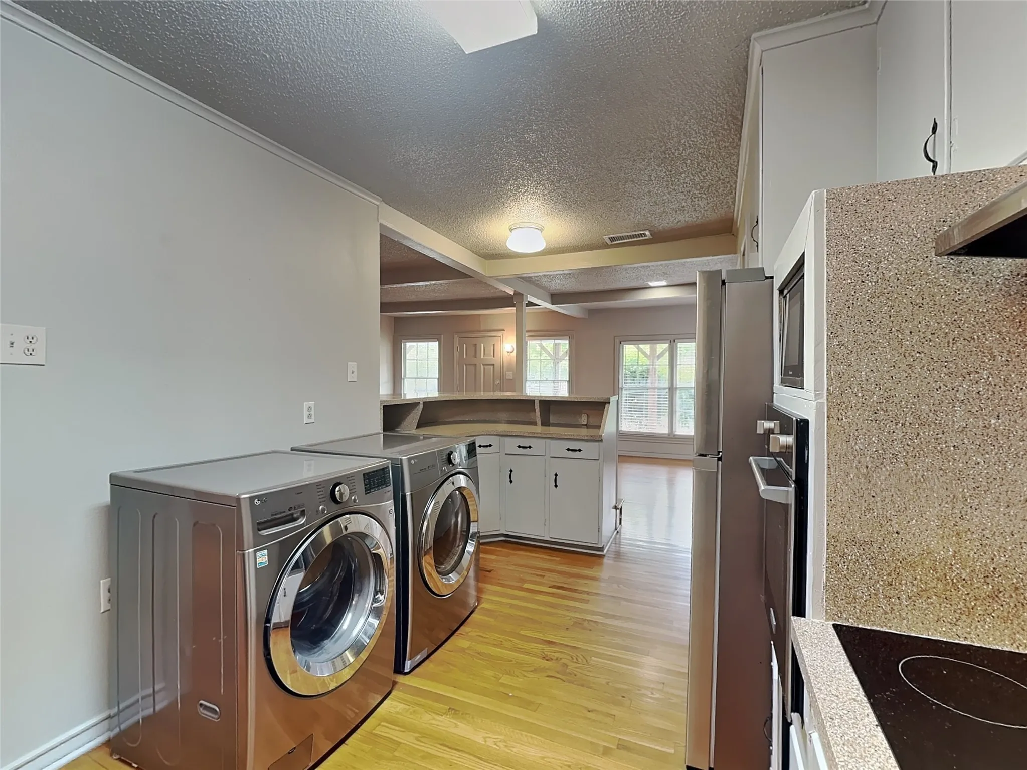 Single Family Residence For Rent in Tarrant County , 4124 Lovell Avenue, Fort Worth, Texas 76107, 2 Bedroom, 1 Bathroom, Garage spaces, 1,147 Sqft, built in 1941, mls#21397768, Real Estate Agent in Fort Worth, Homes For Rent in Tarrant county, Homes For Rent in Fort Worth, Realtor in Fort Worth Texas, Real Estate Brokerage Independent Realty Texas, Luminita Cordes Realtor