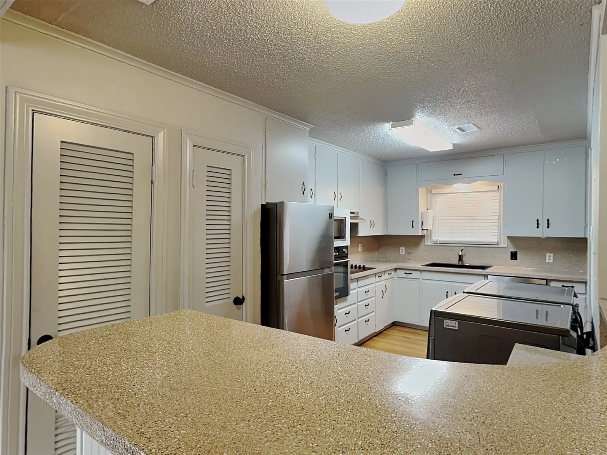 Single Family Residence For Rent in Tarrant County , 4124 Lovell Avenue, Fort Worth, Texas 76107, 2 Bedroom, 1 Bathroom, Garage spaces, 1,147 Sqft, built in 1941, mls#21397768, Real Estate Agent in Fort Worth, Homes For Rent in Tarrant county, Homes For Rent in Fort Worth, Realtor in Fort Worth Texas, Real Estate Brokerage Independent Realty Texas, Luminita Cordes Realtor