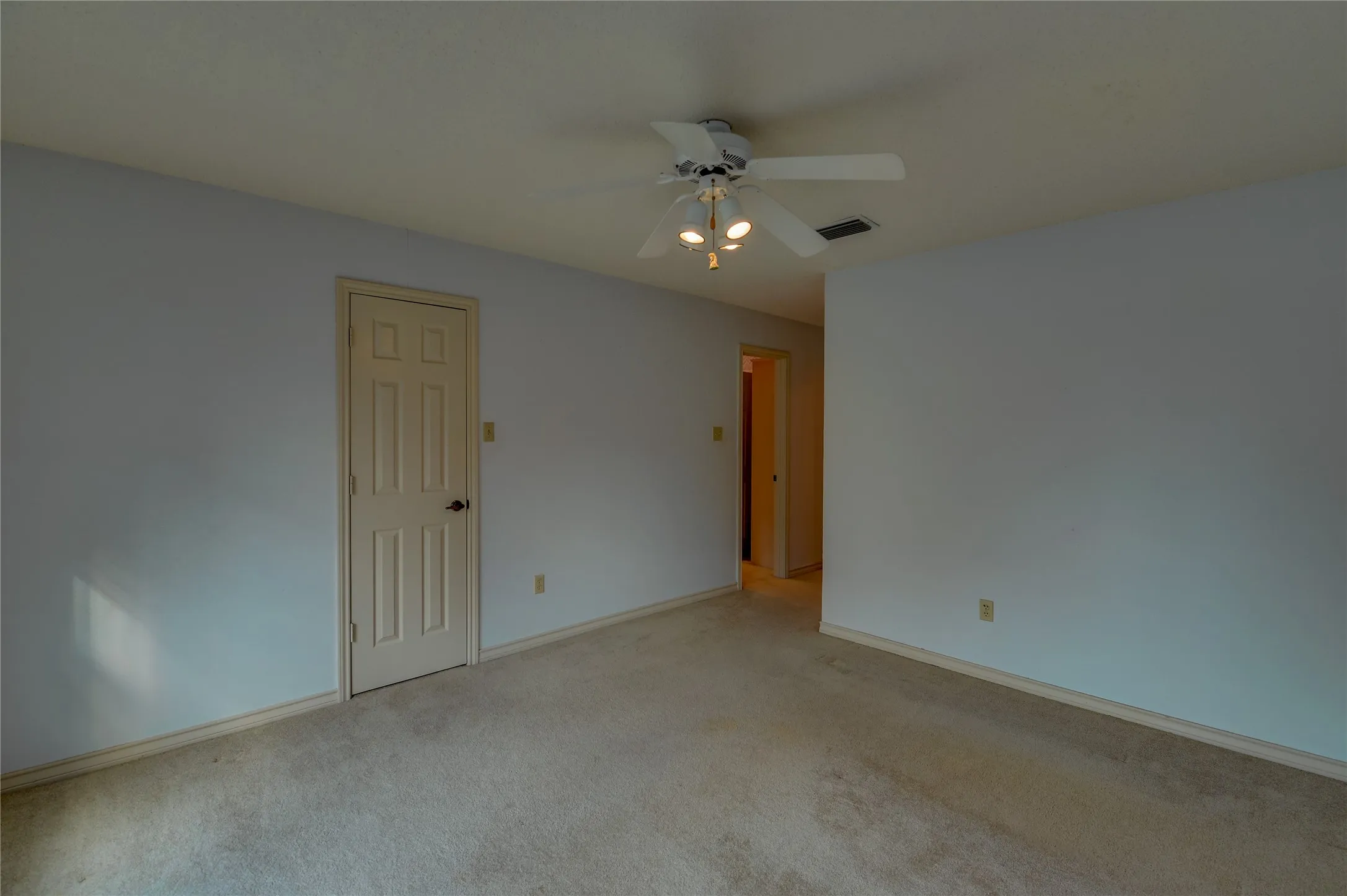 Single Family Residence For Sale in Tarrant County , 8240 Saddlebrook Drive, Benbrook, Texas 76116, 3 Bedroom, 3 Bathroom, 2 Garage spaces, 2,340 Sqft, built in 1987, mls#21397777, Real Estate Agent in Benbrook, Homes For Sale in Tarrant county, Homes For Sale in Benbrook, Realtor in Benbrook Texas, Real Estate Brokerage Independent Realty Texas, Luminita Cordes Realtor