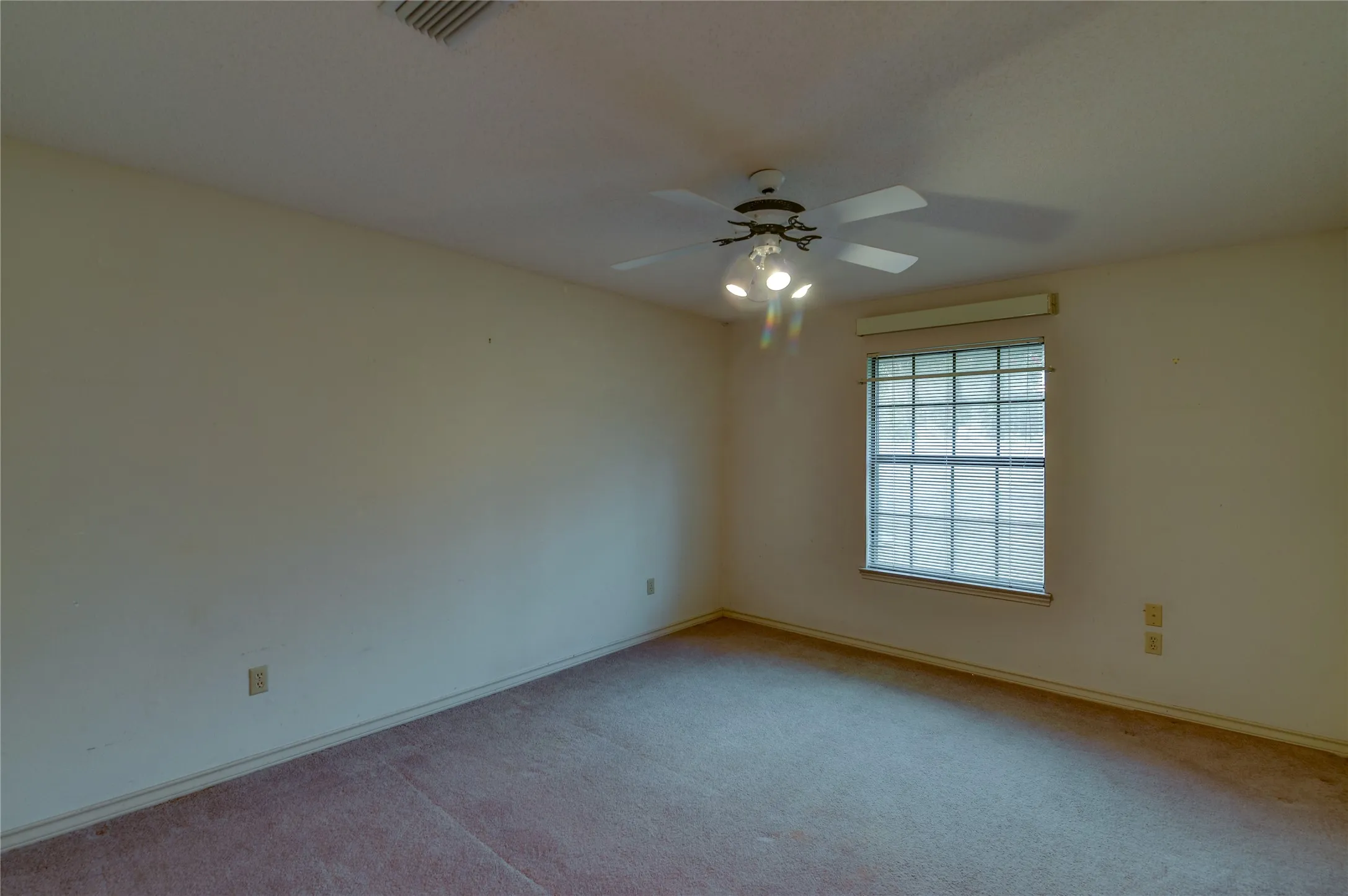 Single Family Residence For Sale in Tarrant County , 8240 Saddlebrook Drive, Benbrook, Texas 76116, 3 Bedroom, 3 Bathroom, 2 Garage spaces, 2,340 Sqft, built in 1987, mls#21397777, Real Estate Agent in Benbrook, Homes For Sale in Tarrant county, Homes For Sale in Benbrook, Realtor in Benbrook Texas, Real Estate Brokerage Independent Realty Texas, Luminita Cordes Realtor